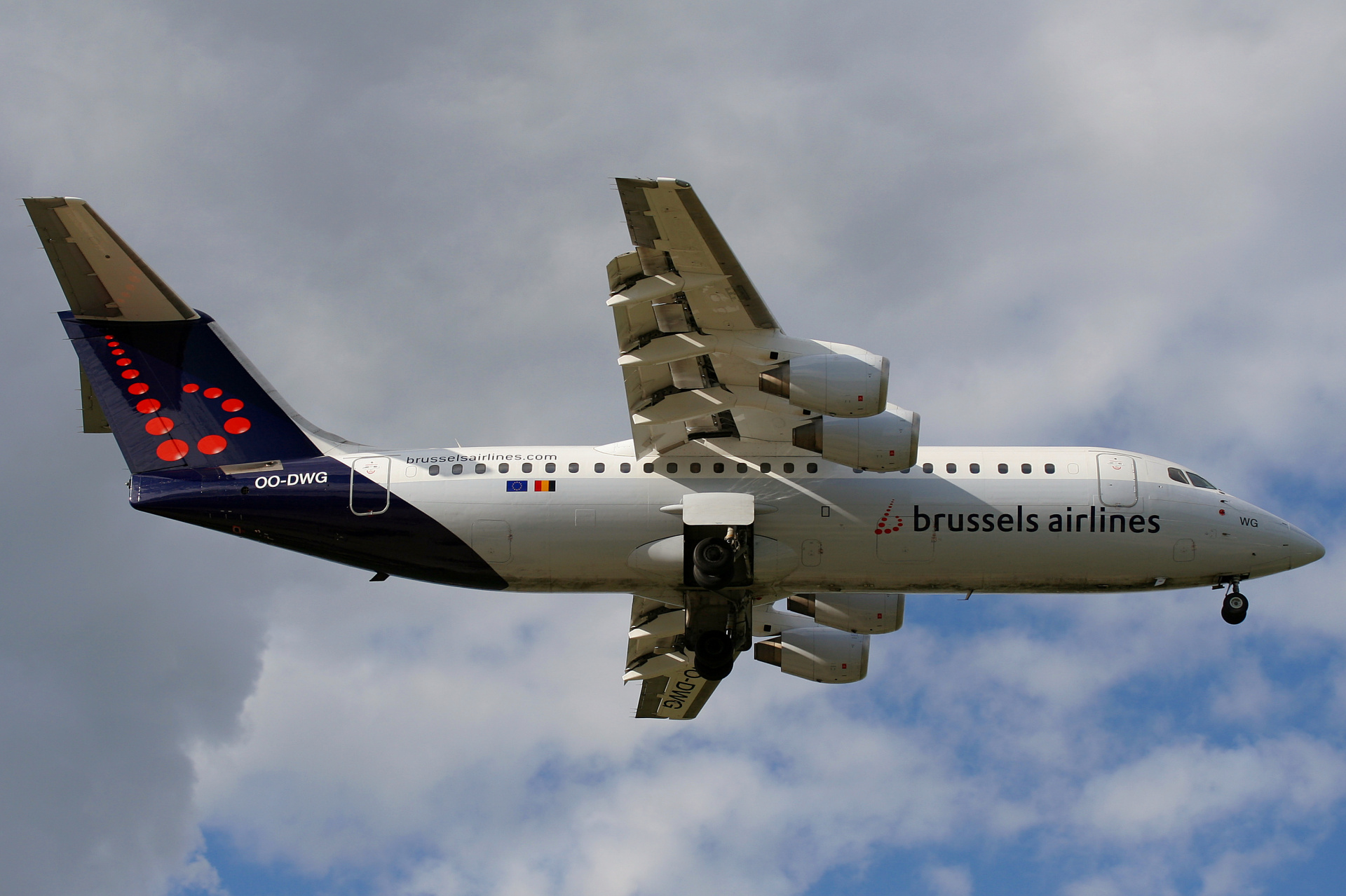 OO-DWG (Aircraft » EPWA Spotting » BAe 146 and revisions » Avro RJ100 » Brussels Airlines)