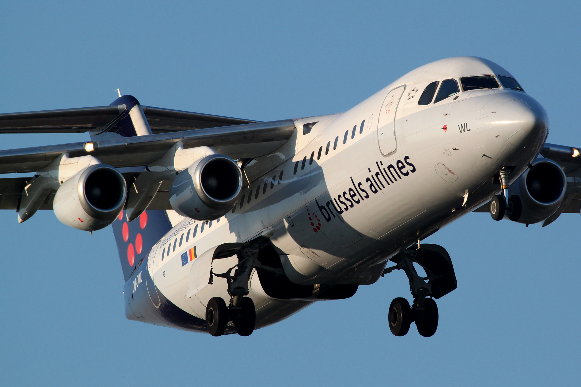 OO-DWL (Aircraft » EPWA Spotting » BAe 146 and revisions » Avro RJ100 » Brussels Airlines)
