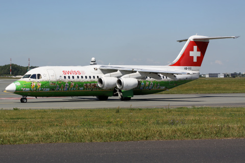 HB-IYS (Zurich Airport Shopping Paradise livery)