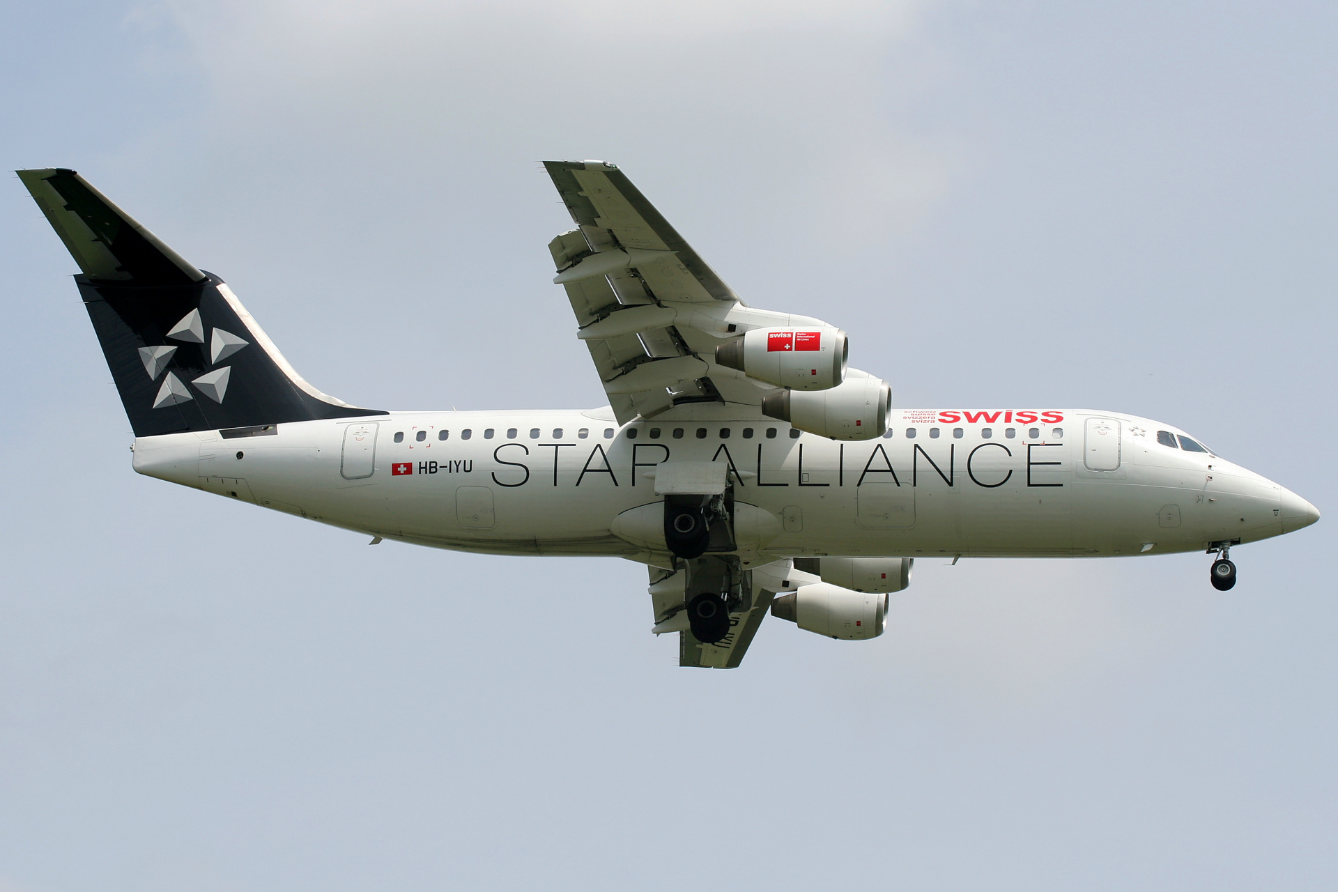 HB-IYU (malowanie Star Alliance) (Samoloty » Spotting na EPWA » BAe 146 i pochodne wersje » Avro RJ100 » Swiss Global Air Lines)
