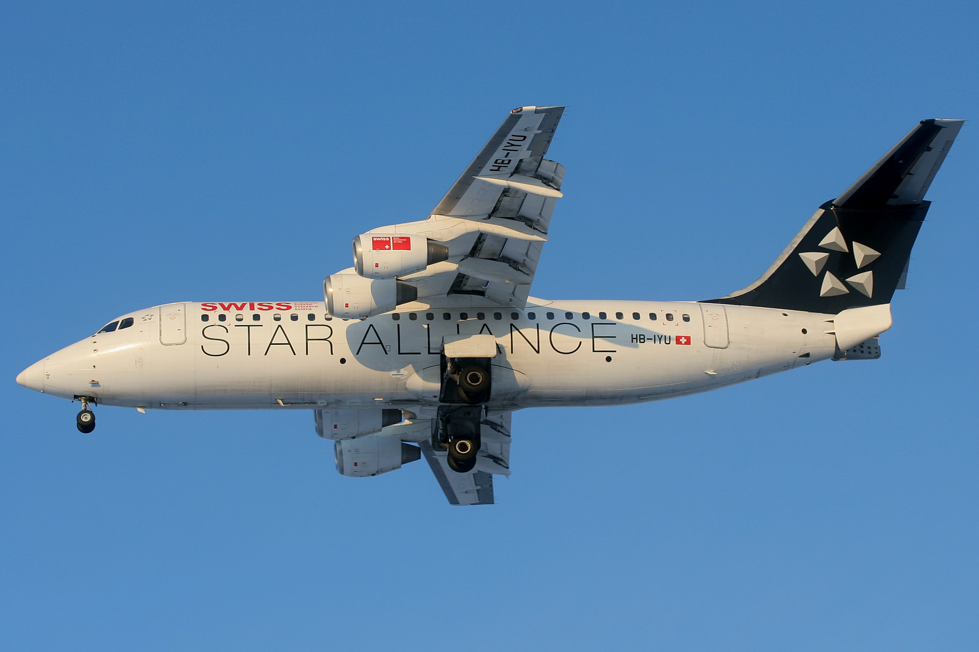 HB-IYU (malowanie Star Alliance) (Samoloty » Spotting na EPWA » BAe 146 i pochodne wersje » Avro RJ100 » Swiss Global Air Lines)