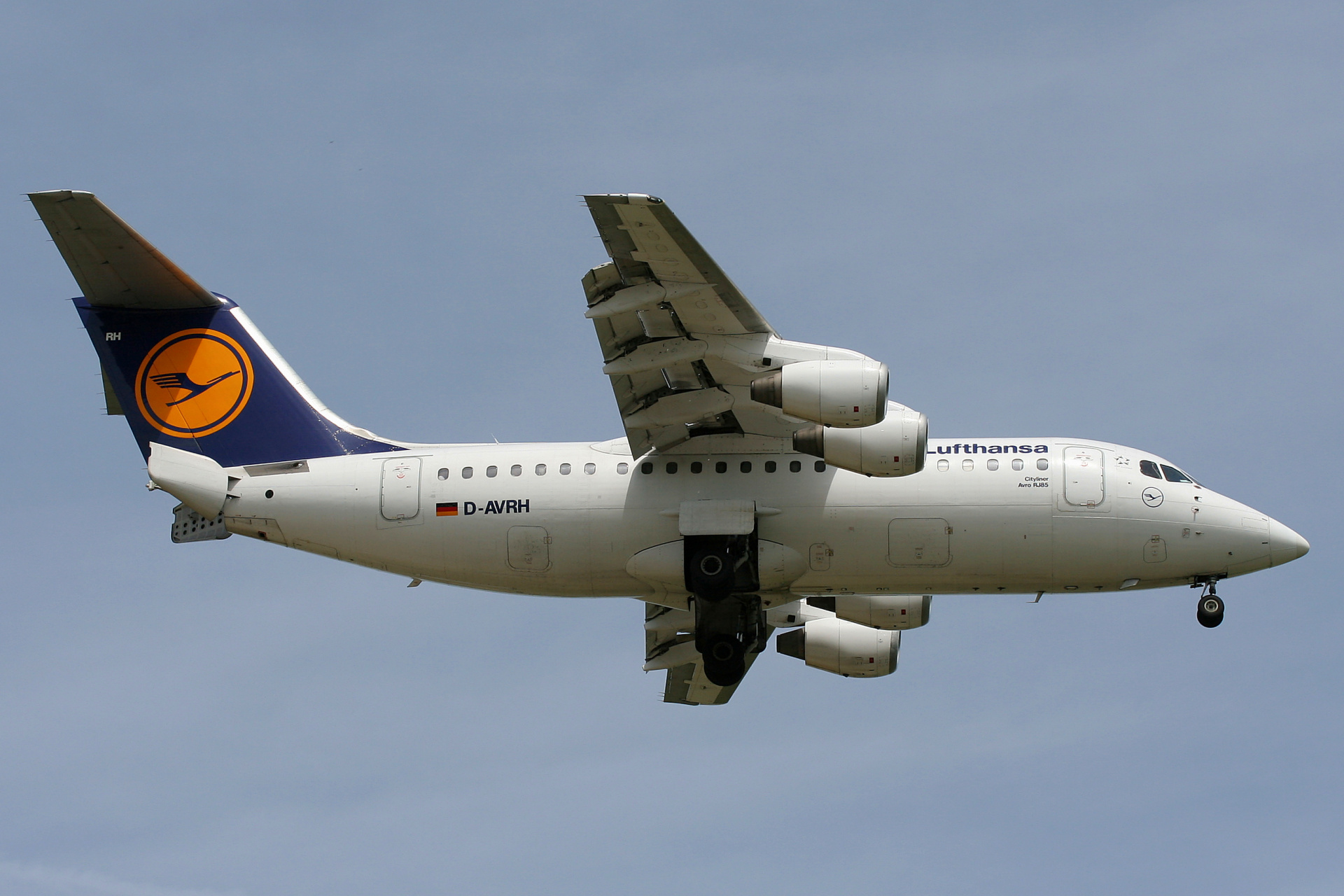 D-AVRH, Lufthansa (Aircraft » EPWA Spotting » BAe 146 and revisions » Avro RJ85)