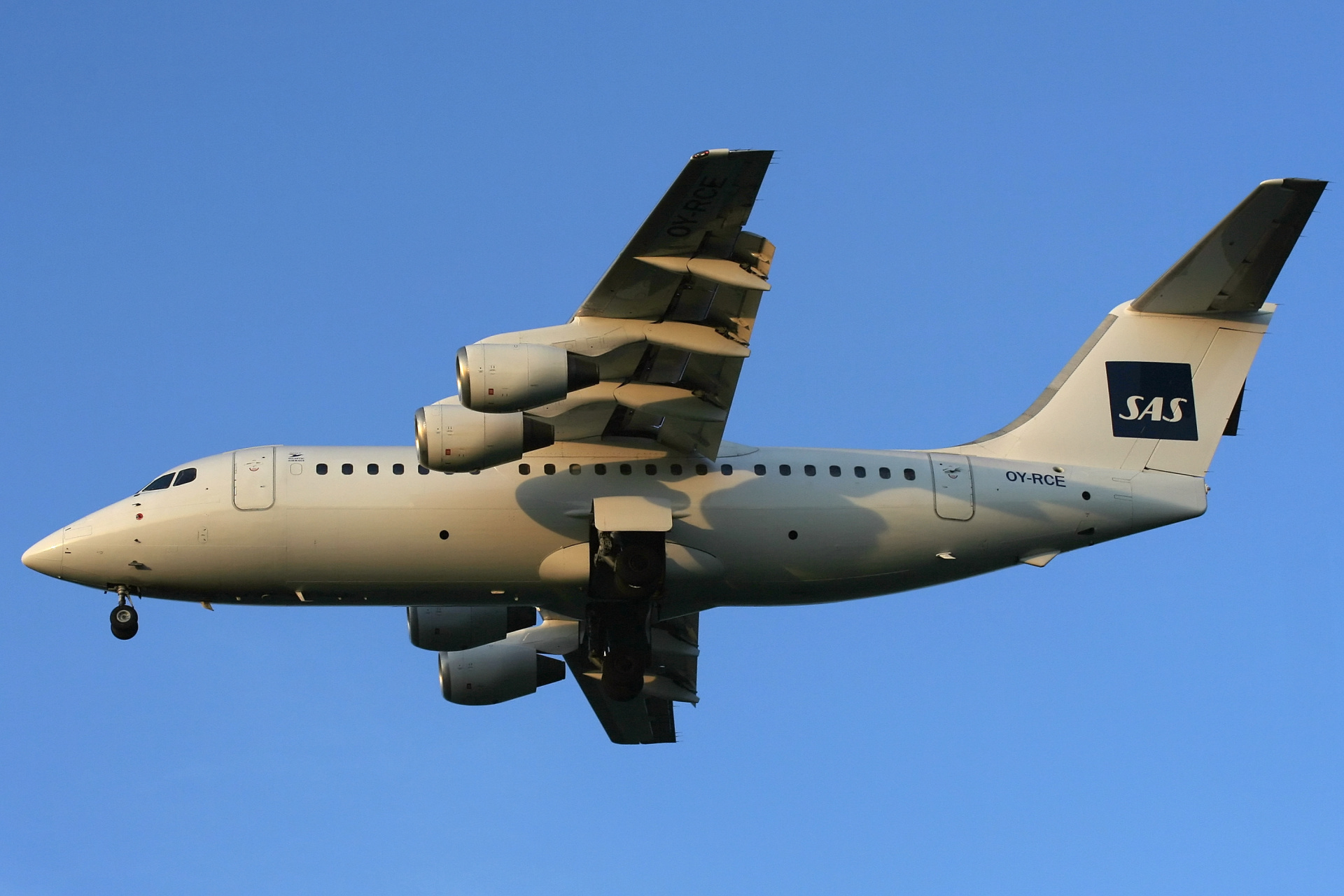OY-RCE, SAS Scandinavian Airlines (Aircraft » EPWA Spotting » BAe 146 and revisions » Avro RJ85)