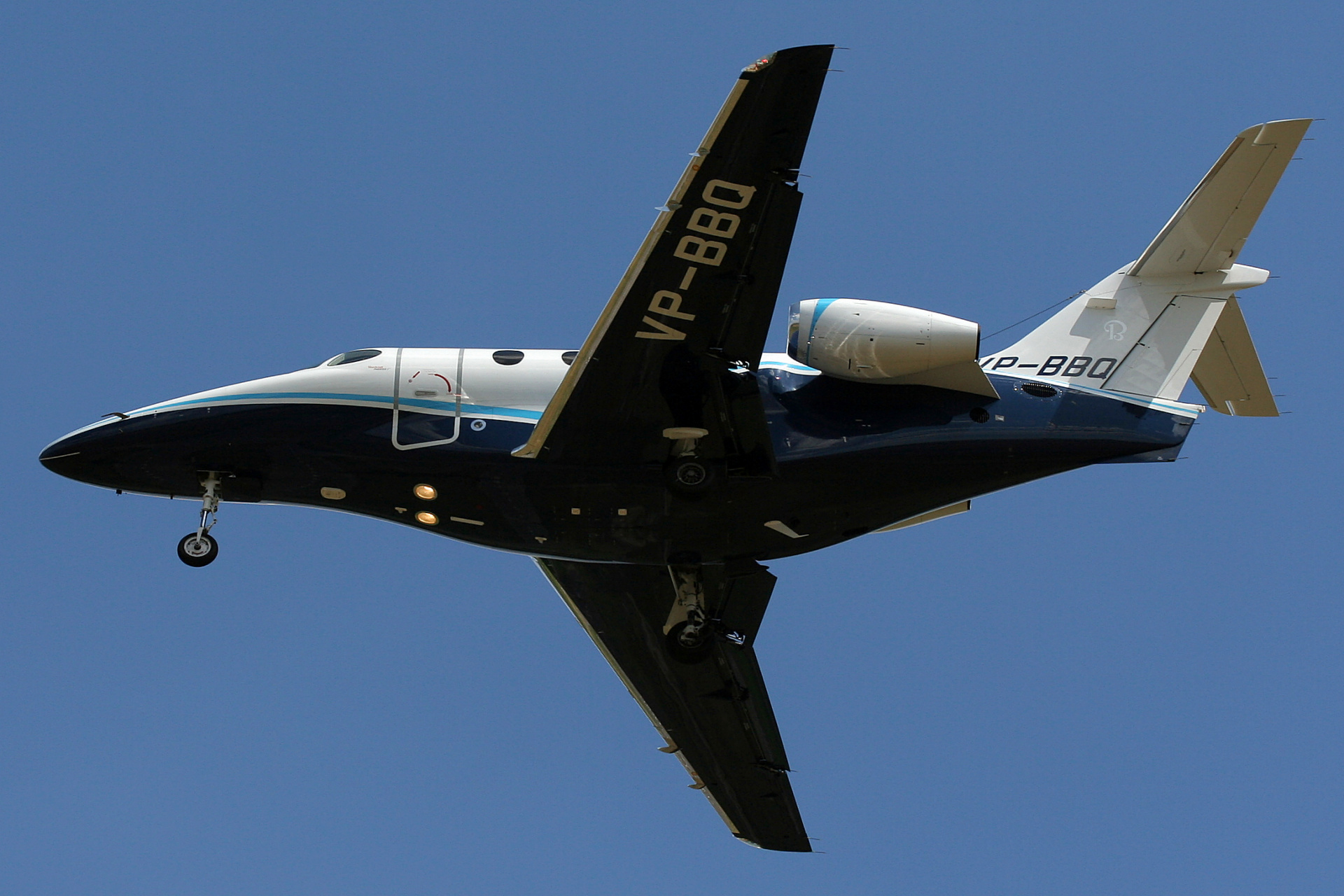 VP-BBQ, private (Aircraft » EPWA Spotting » Beechcraft 390 Premier)