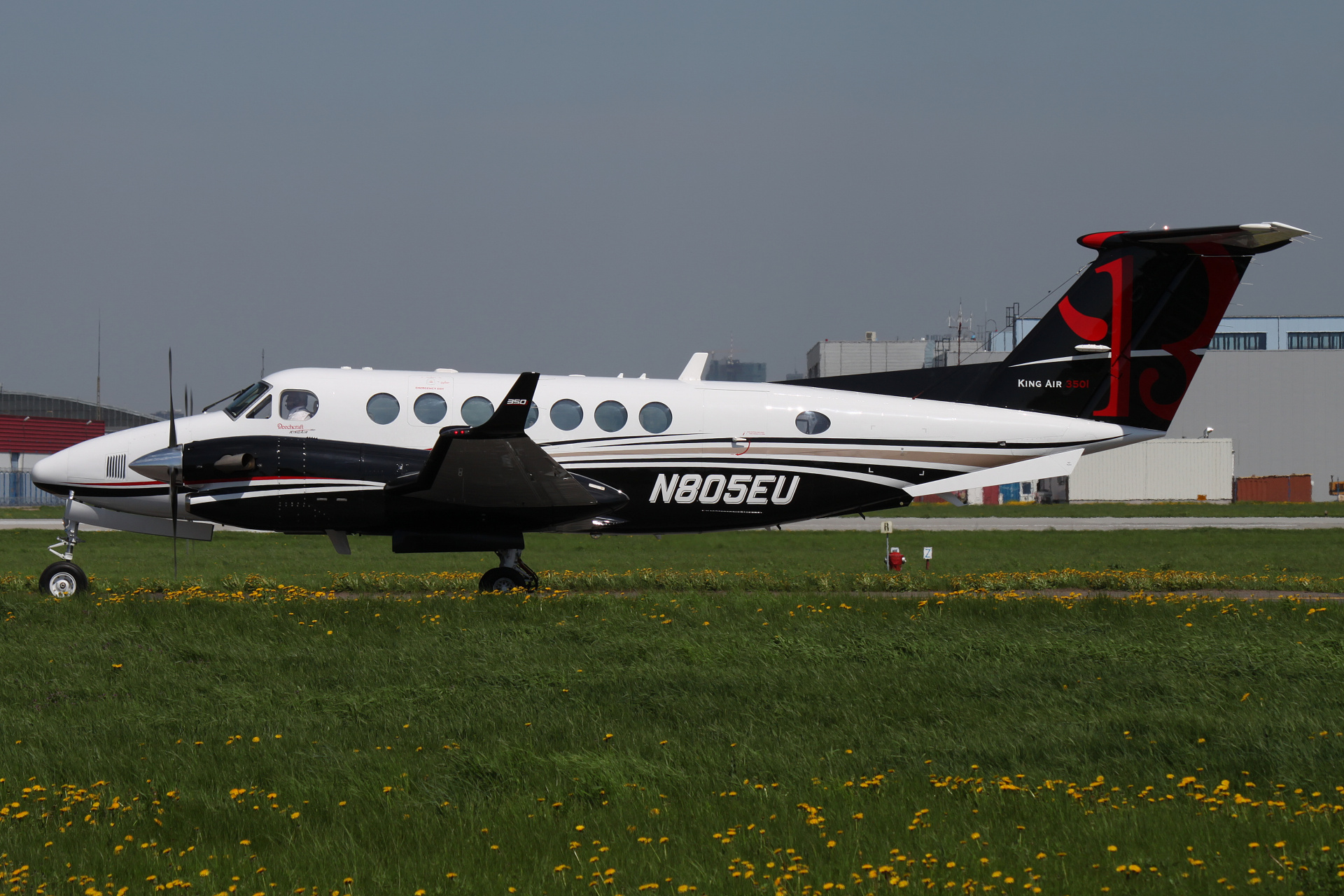350, N805EU, private (Aircraft » EPWA Spotting » Beechcraft King Air)