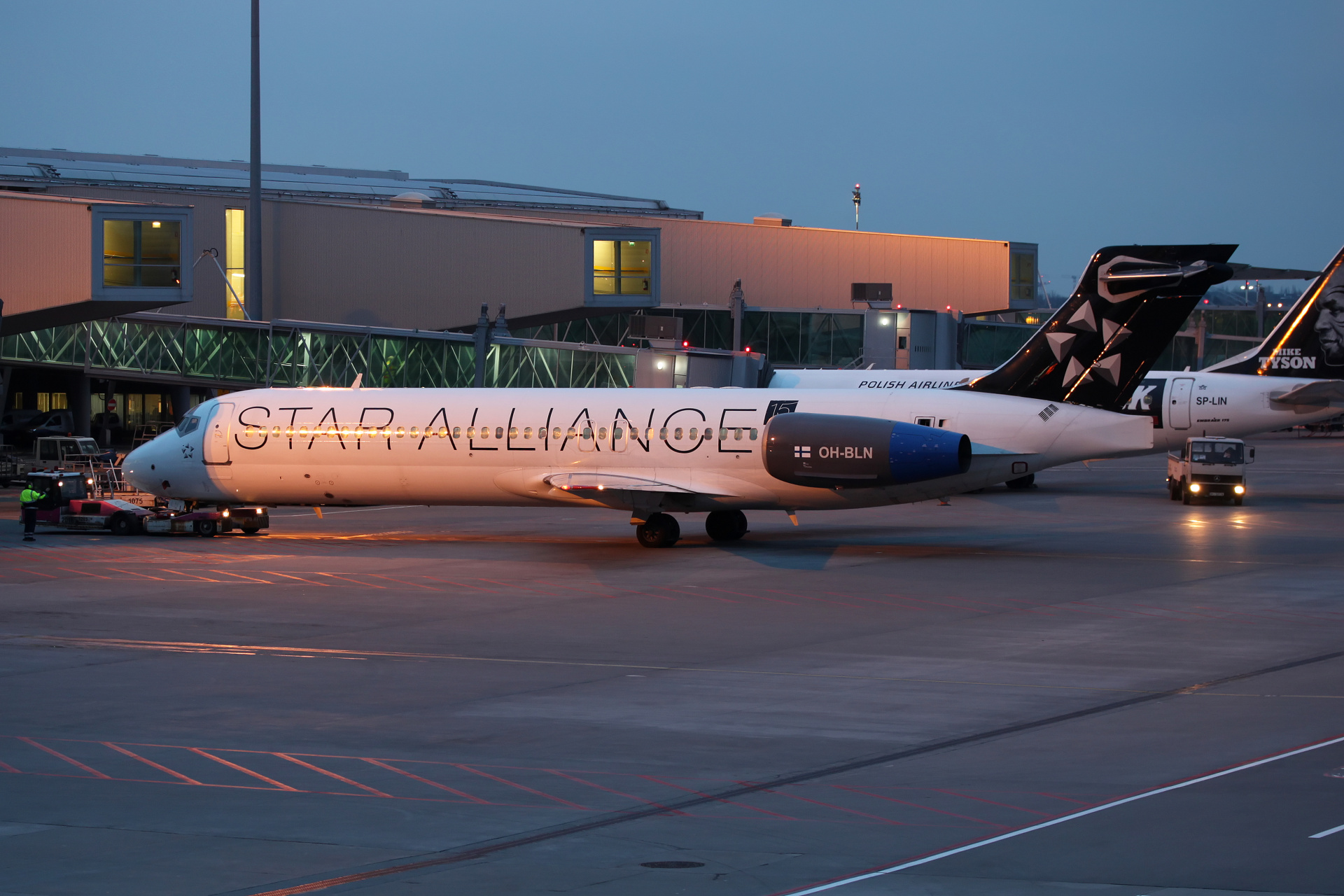 OH-BLN, Blue1 (malowanie Star Alliance) (Samoloty » Spotting na EPWA » Boeing 717)