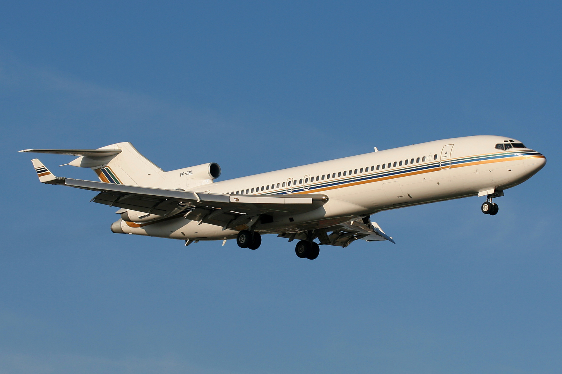 VP-CML, Rząd Afganistanu (Samoloty » Spotting na EPWA » Boeing 727-200)