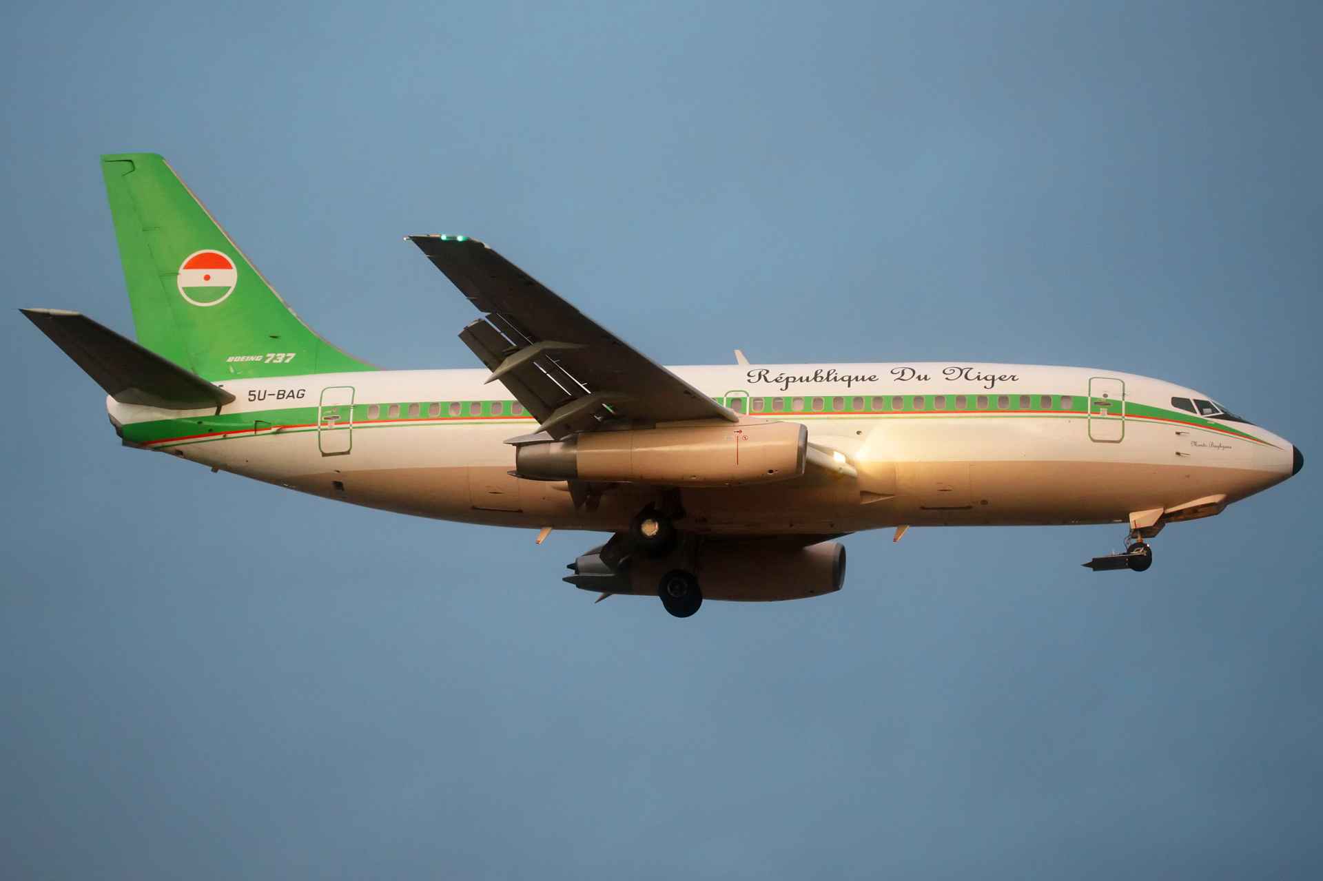 5U-BAG, Niger - Government (Samoloty » Spotting na EPWA » Boeing 737-200)