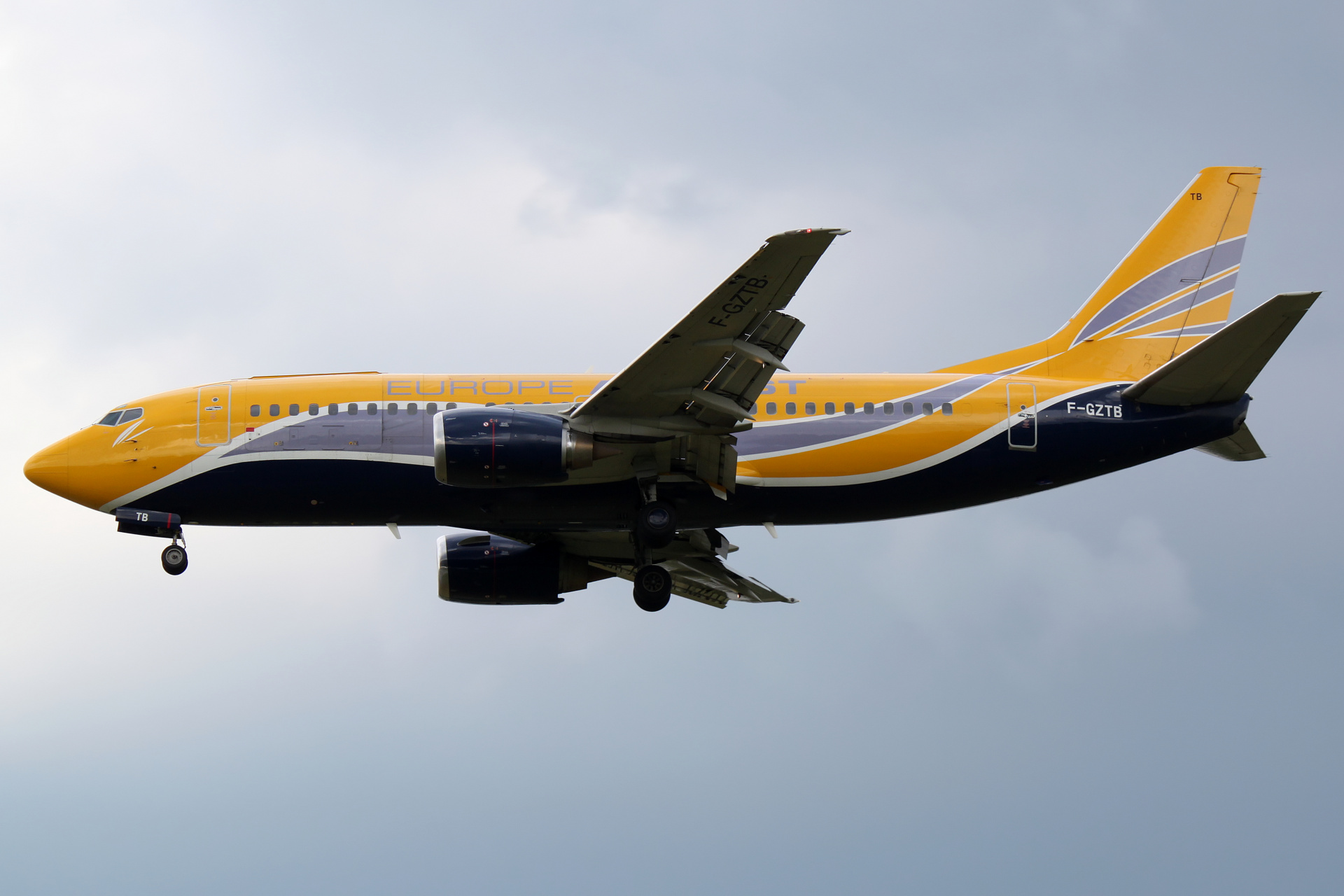 F-GZTB, Europe Airpost (Samoloty » Spotting na EPWA » Boeing 737-300)