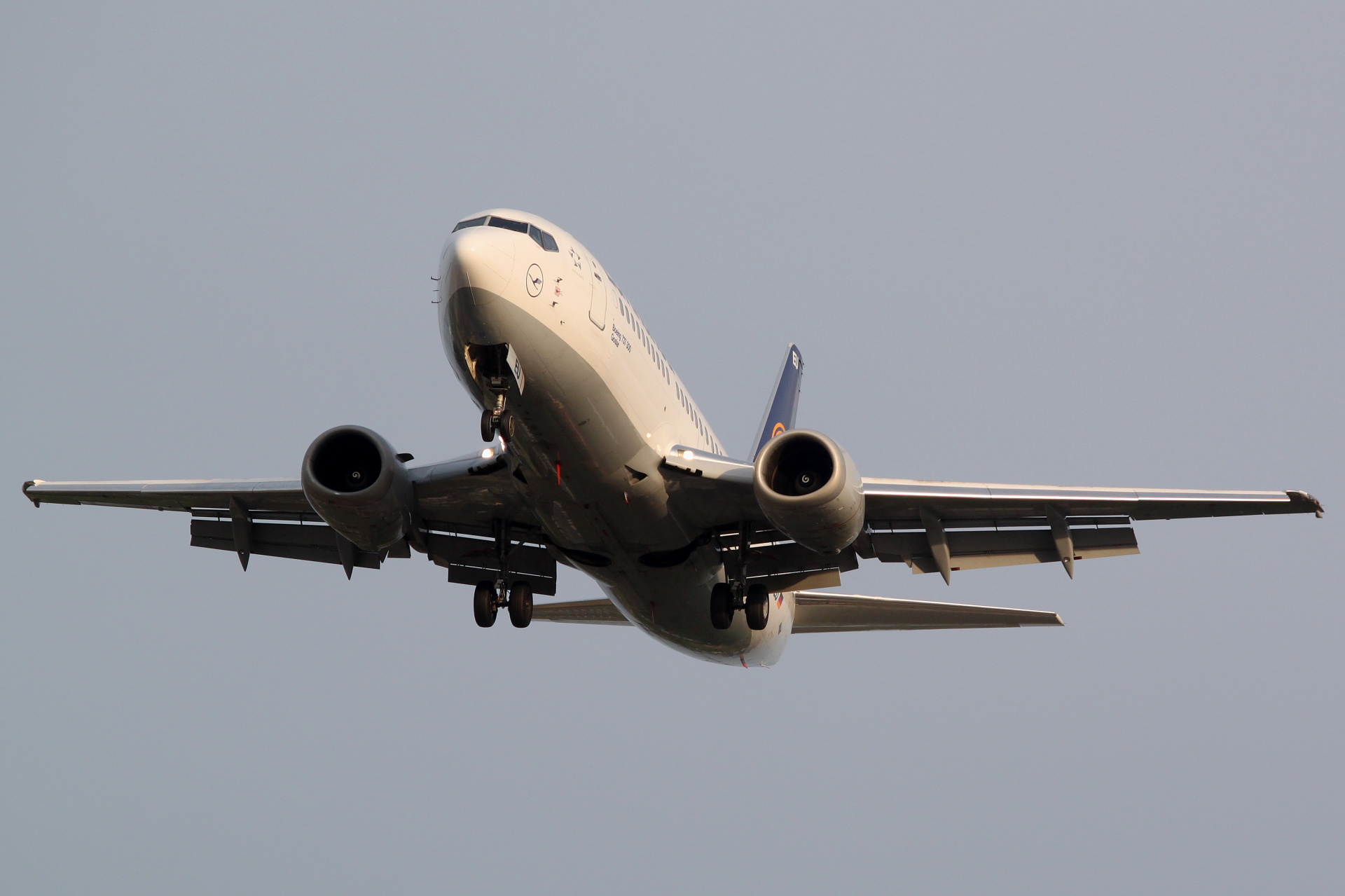 D-ABEU (Aircraft » EPWA Spotting » Boeing 737-300 » Lufthansa)