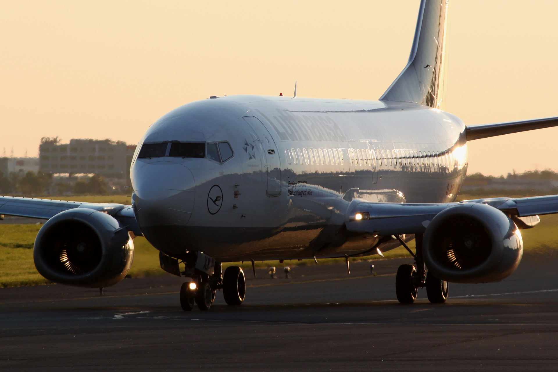 D-ABXX (Aircraft » EPWA Spotting » Boeing 737-300 » Lufthansa)