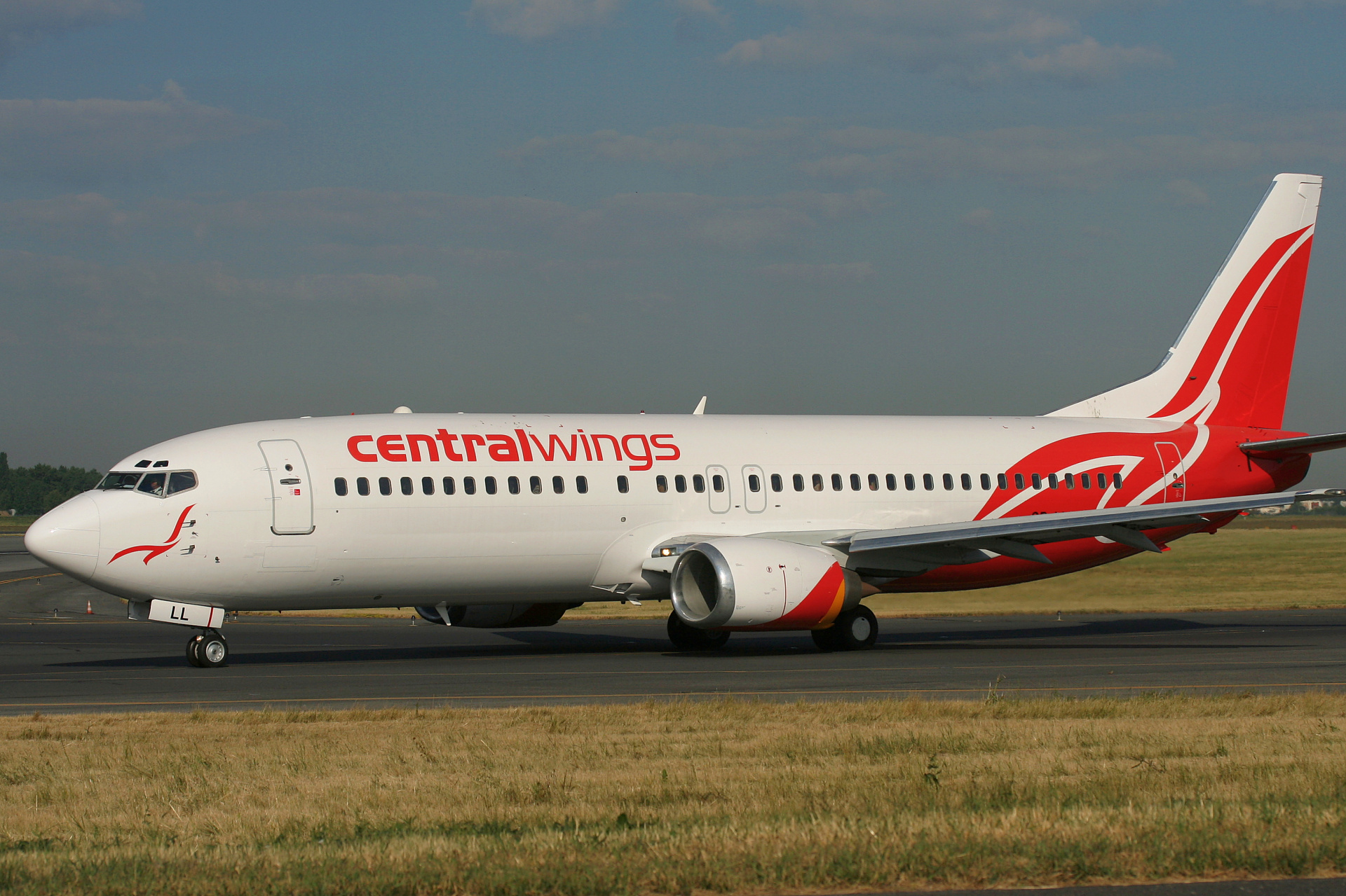 SP-LLL (Aircraft » EPWA Spotting » Boeing 737-400 » Centralwings)
