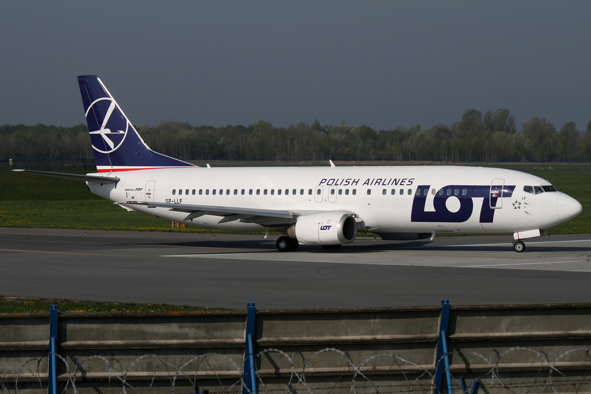 SP-LLF (Aircraft » EPWA Spotting » Boeing 737-400 » LOT Polish Airlines)