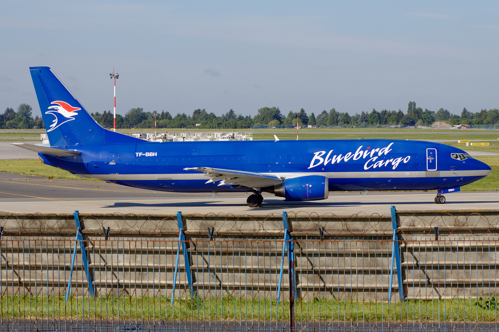 BDSF, TF-BBH, Bluebird Nordic (Bluebird Cargo) (Samoloty » Spotting na EPWA » Boeing 737-400F)