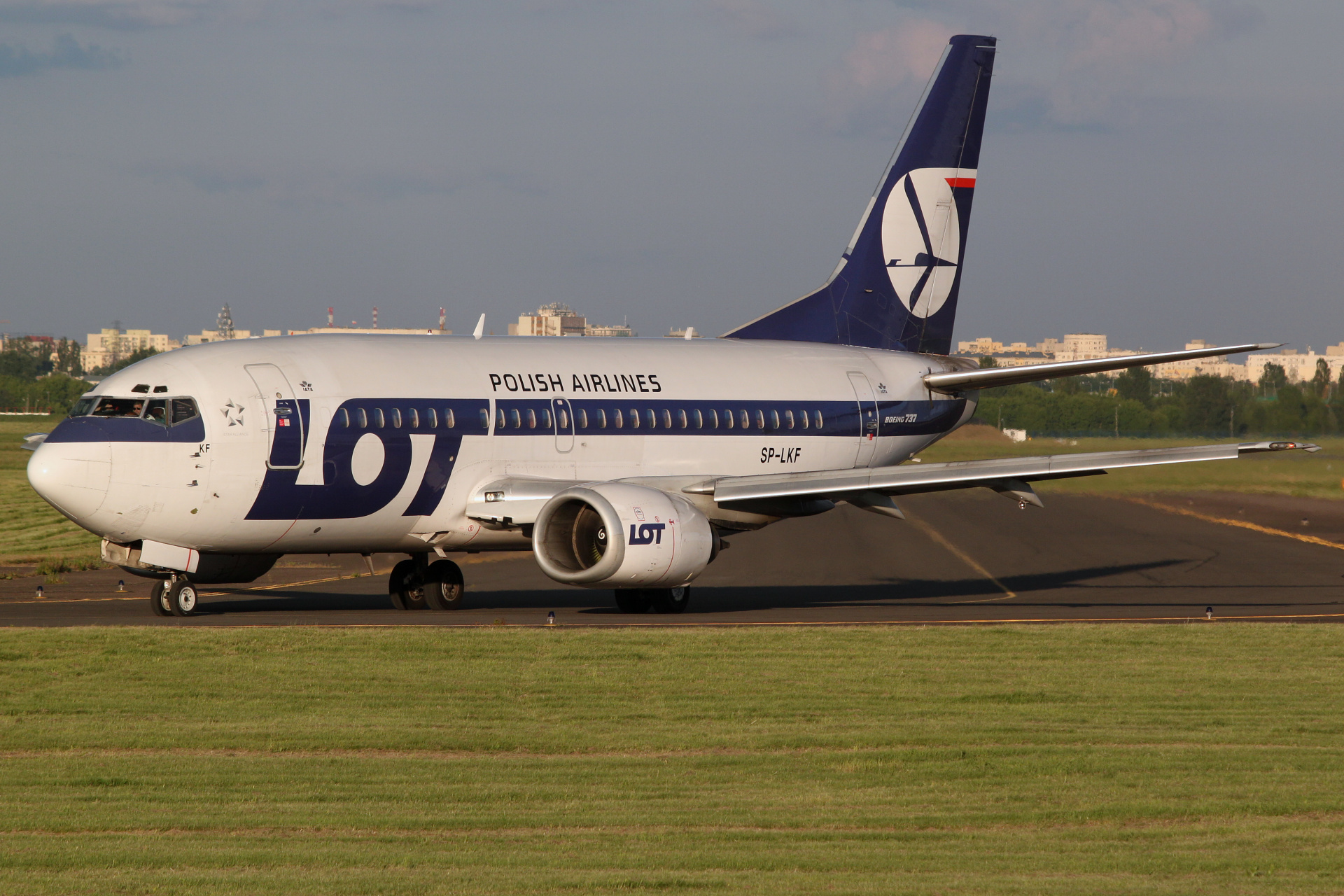 SP-LKF (Samoloty » Spotting na EPWA » Boeing 737-500 » Polskie Linie Lotnicze LOT)