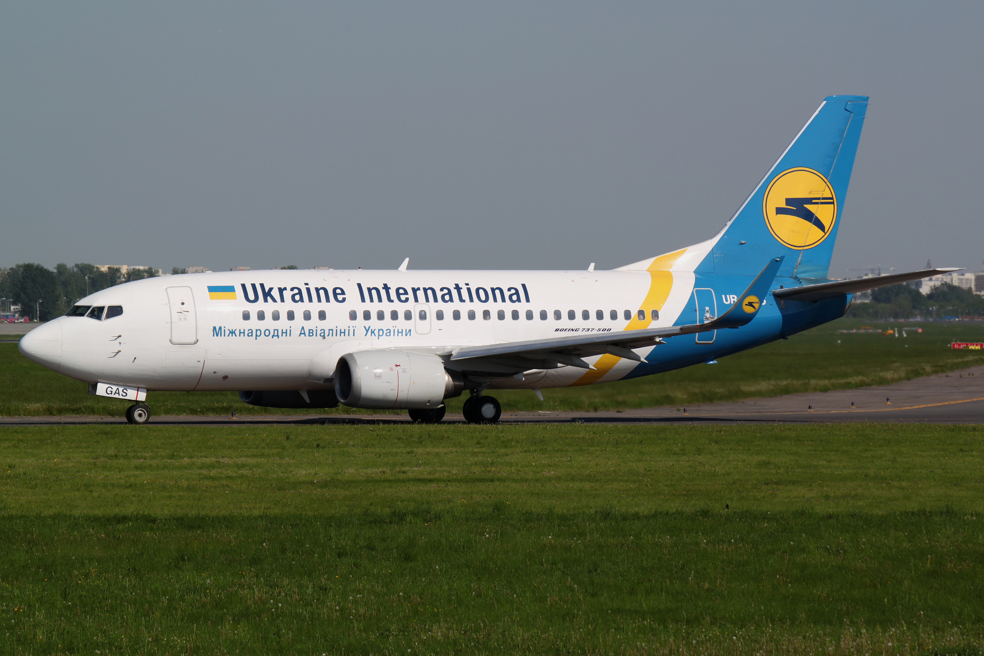 UR-GAS, Ukraine International Airlines (Samoloty » Spotting na EPWA » Boeing 737-500)