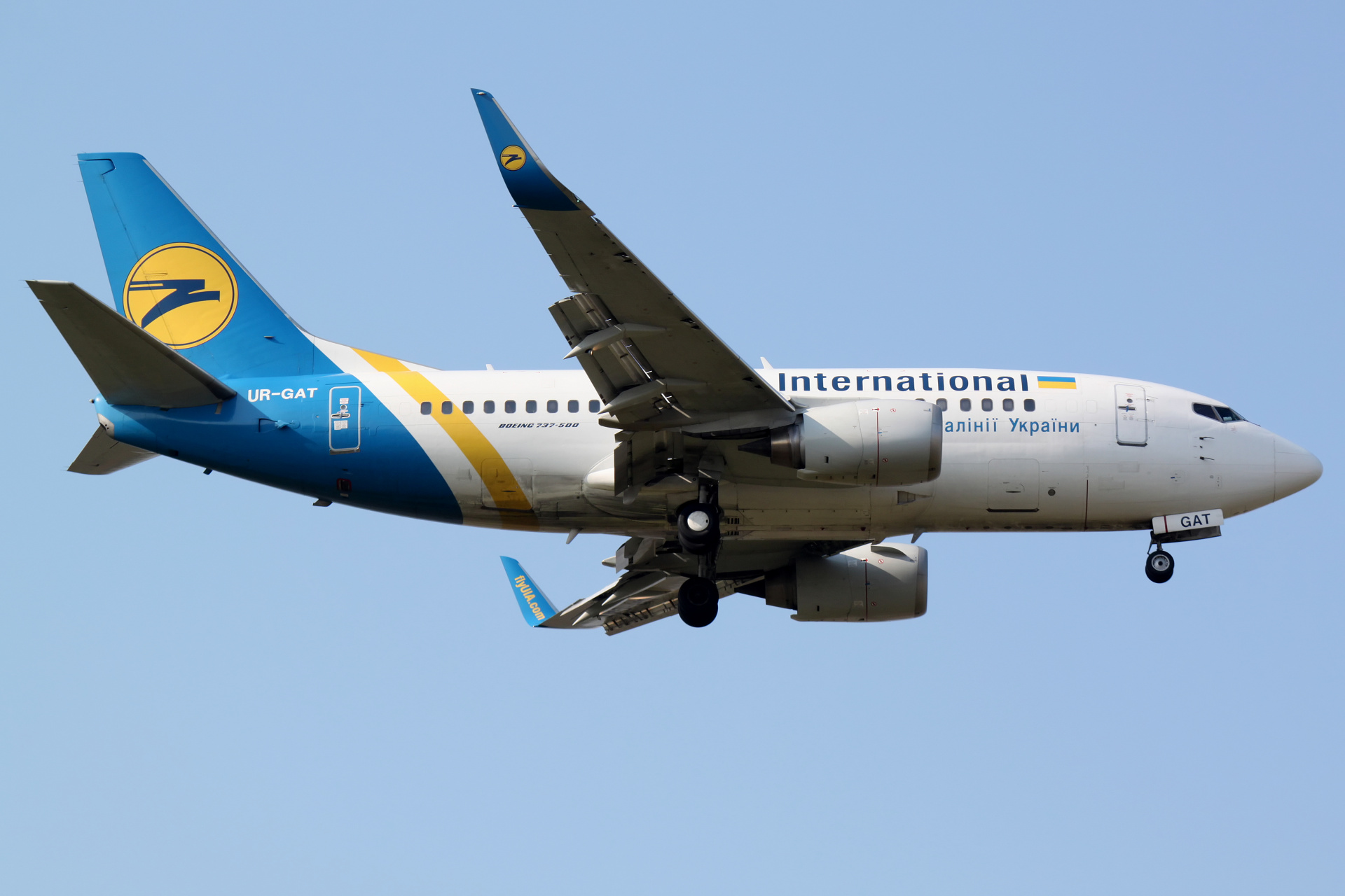UR-GAT, Ukraine International Airlines (Samoloty » Spotting na EPWA » Boeing 737-500)