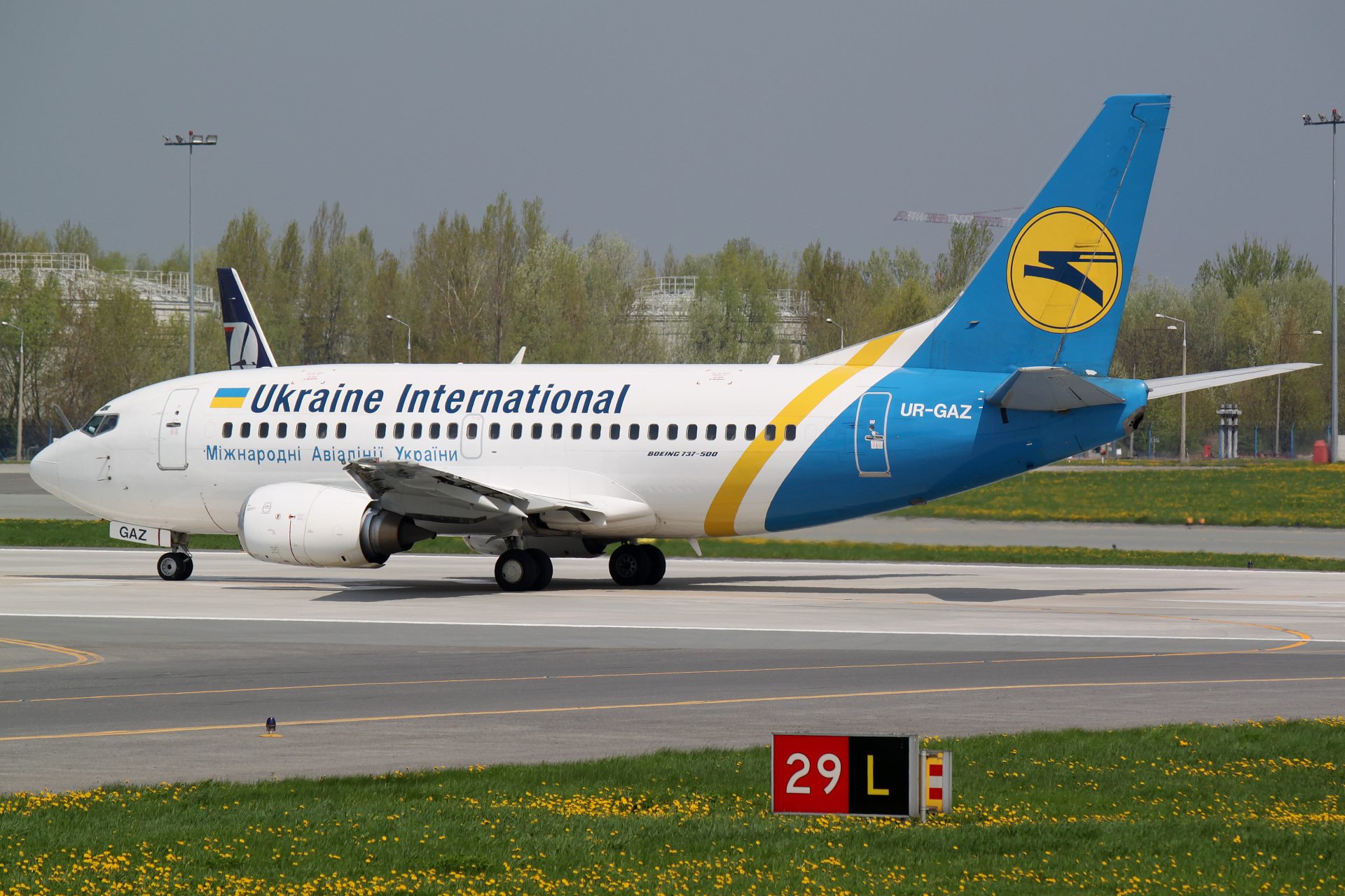 UR-GAZ, Ukraine International Airlines (Samoloty » Spotting na EPWA » Boeing 737-500)