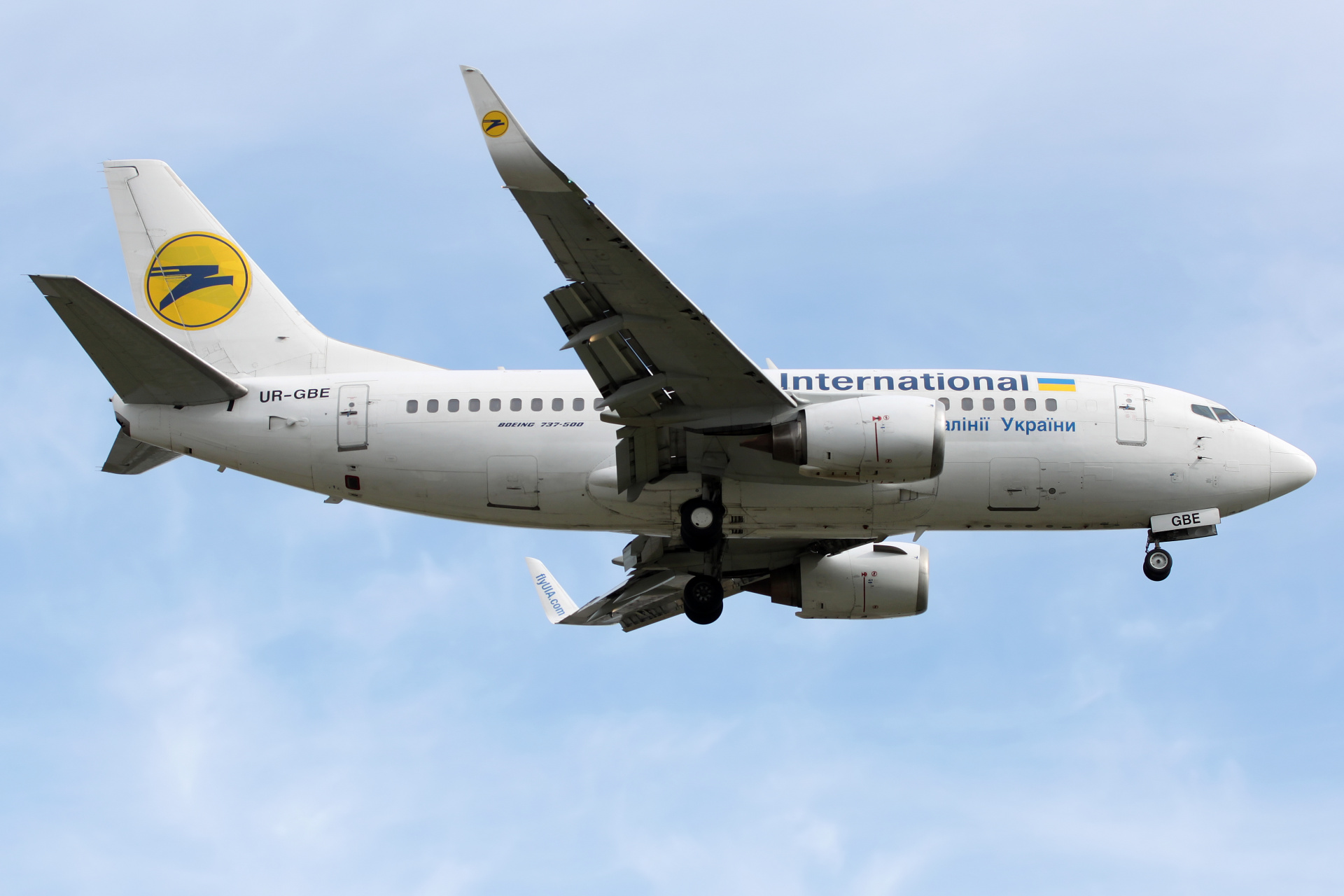 UR-GBE, Ukraine International Airlines (Samoloty » Spotting na EPWA » Boeing 737-500)