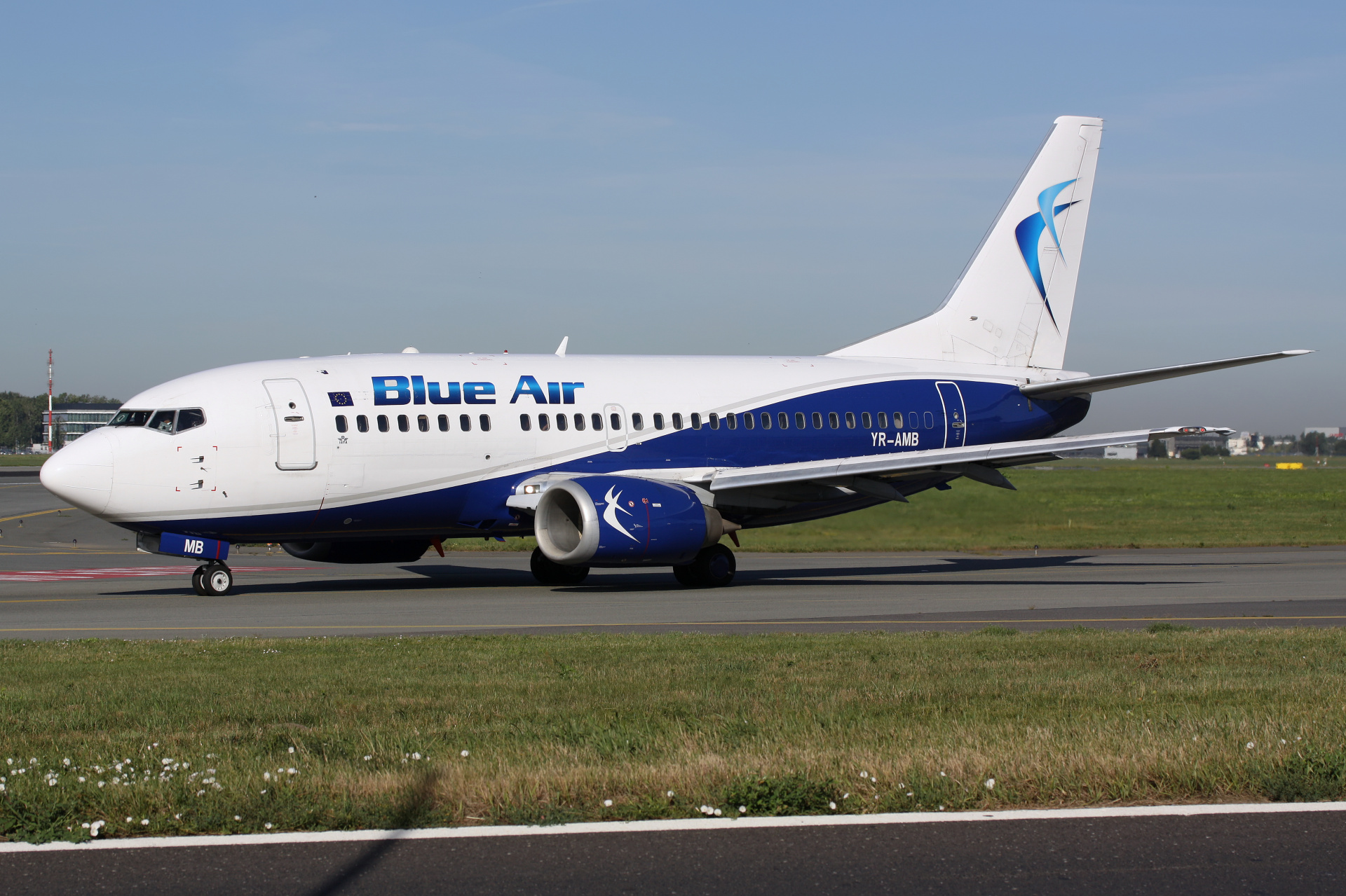 YR-AMB, Blue Air (Samoloty » Spotting na EPWA » Boeing 737-500)