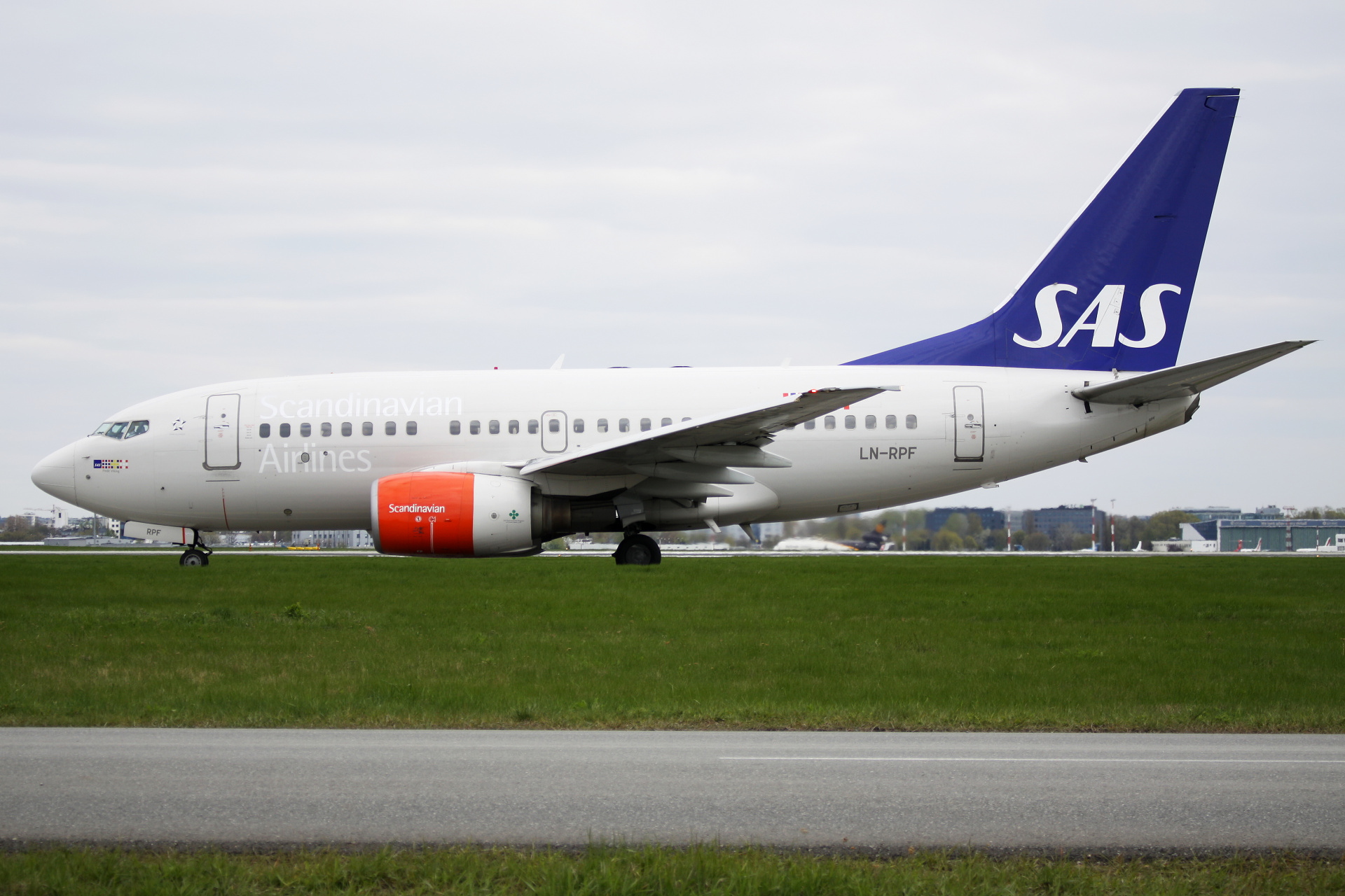 LN-RPF, SAS Scandinavian Airlines (Samoloty » Spotting na EPWA » Boeing 737-600)