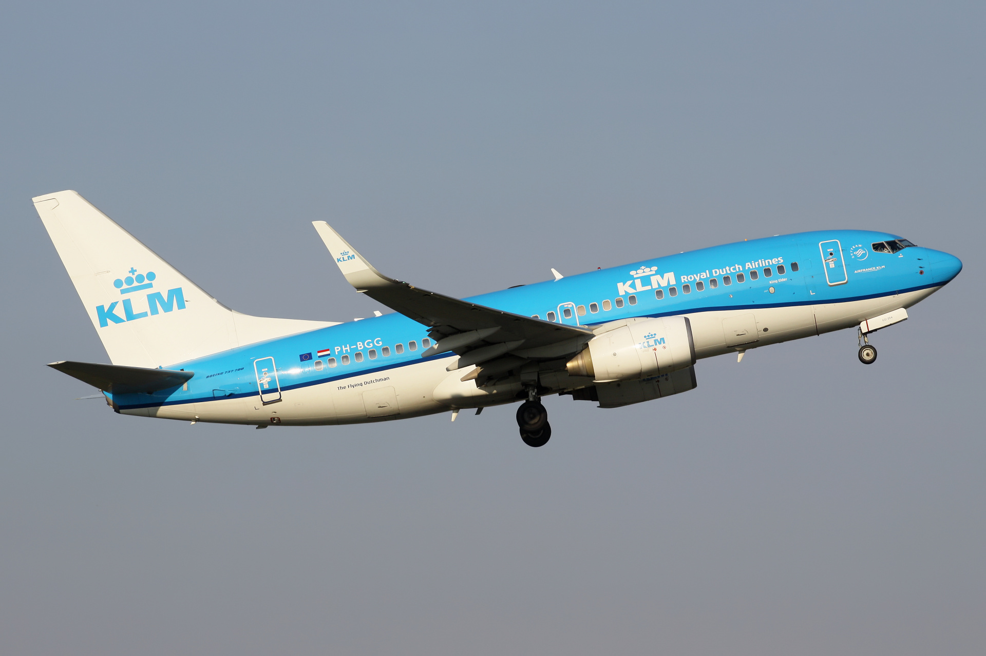 PH-BGG (new livery) (Aircraft » EPWA Spotting » Boeing 737-700 » KLM Royal Dutch Airlines)