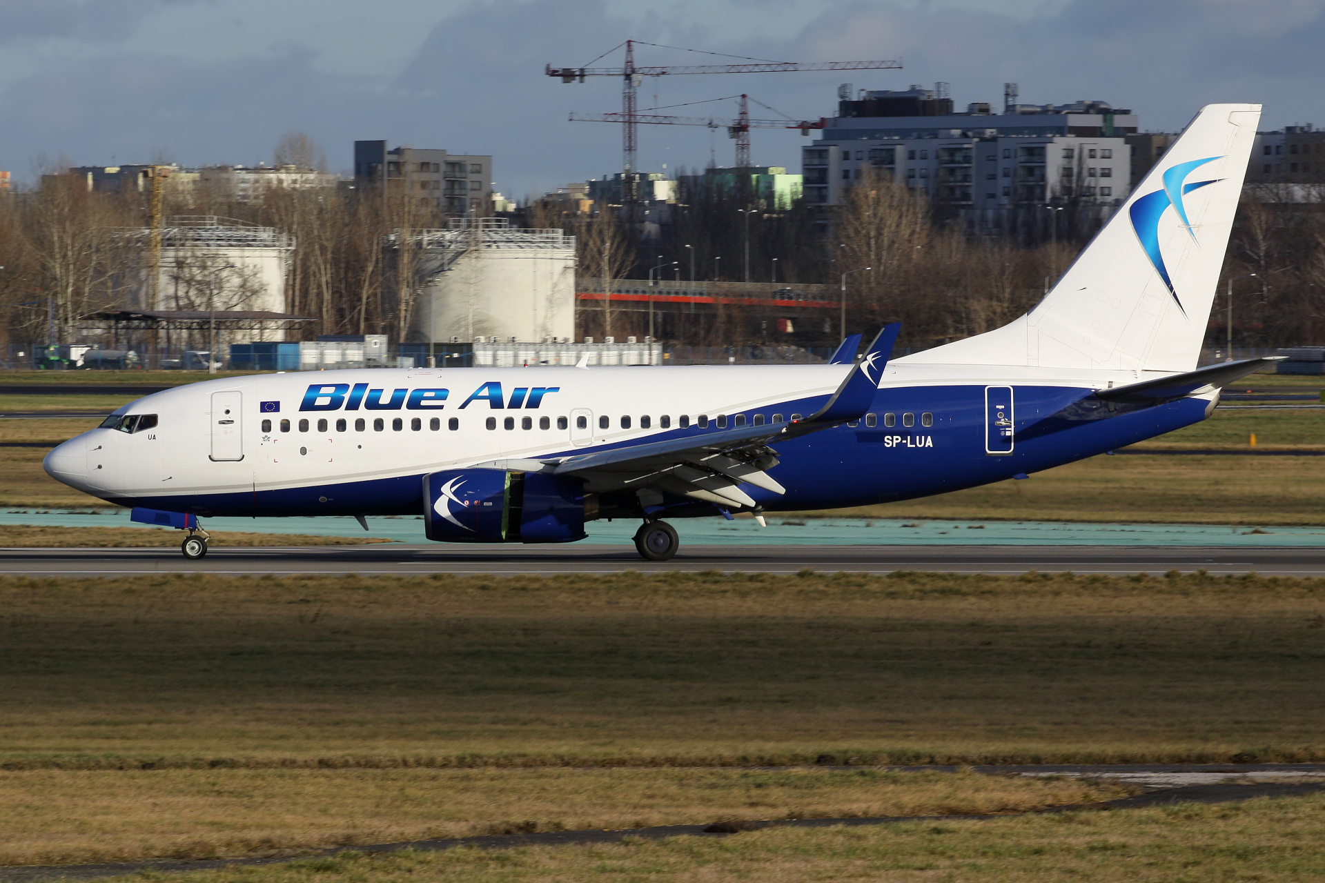 SP-LUA, LOT Polish Airlines (Blue Air) (Samoloty » Spotting na EPWA » Boeing 737-700)