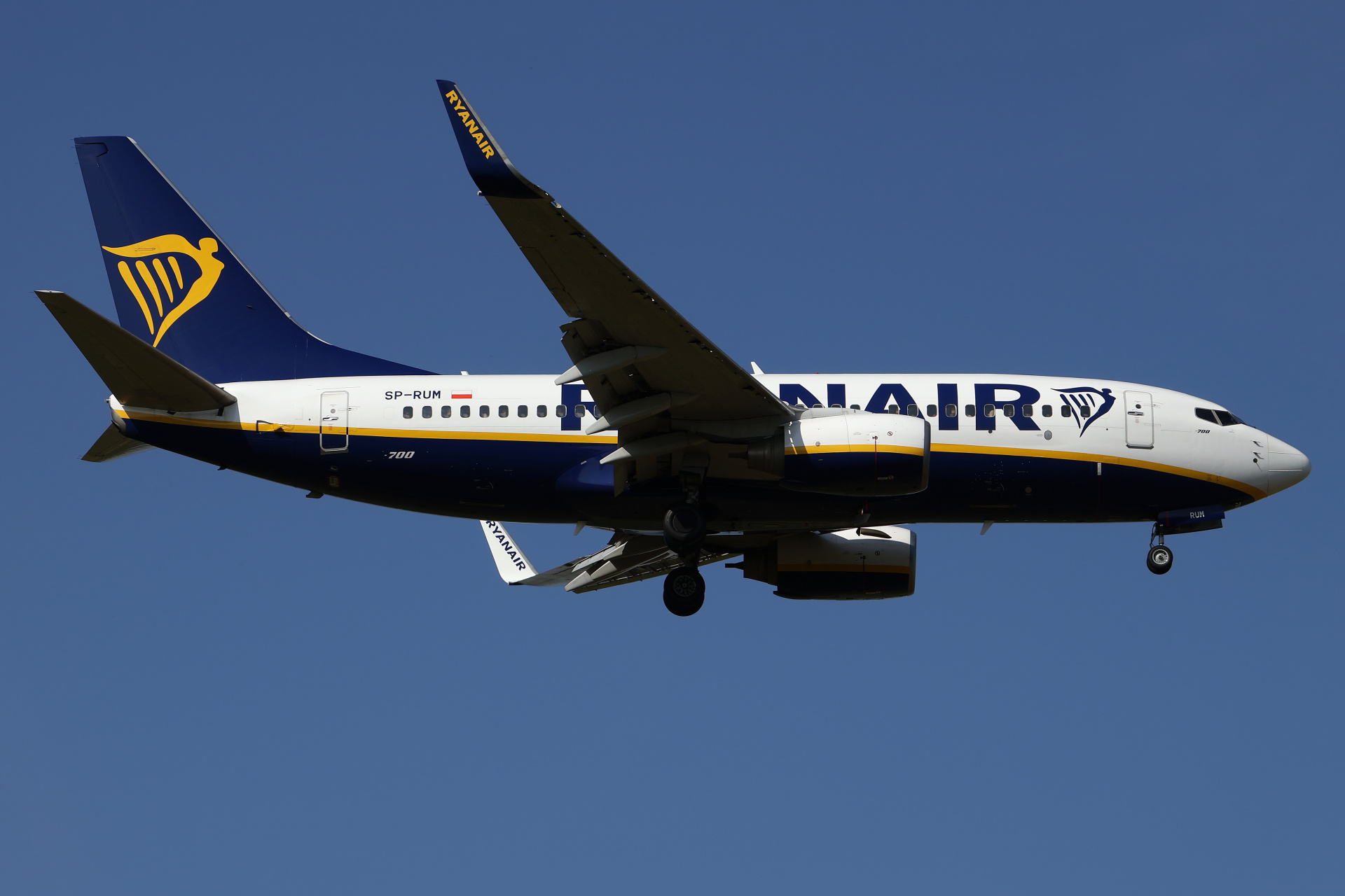 SP-RUM, Ryanair (Aircraft » EPWA Spotting » Boeing 737-700)