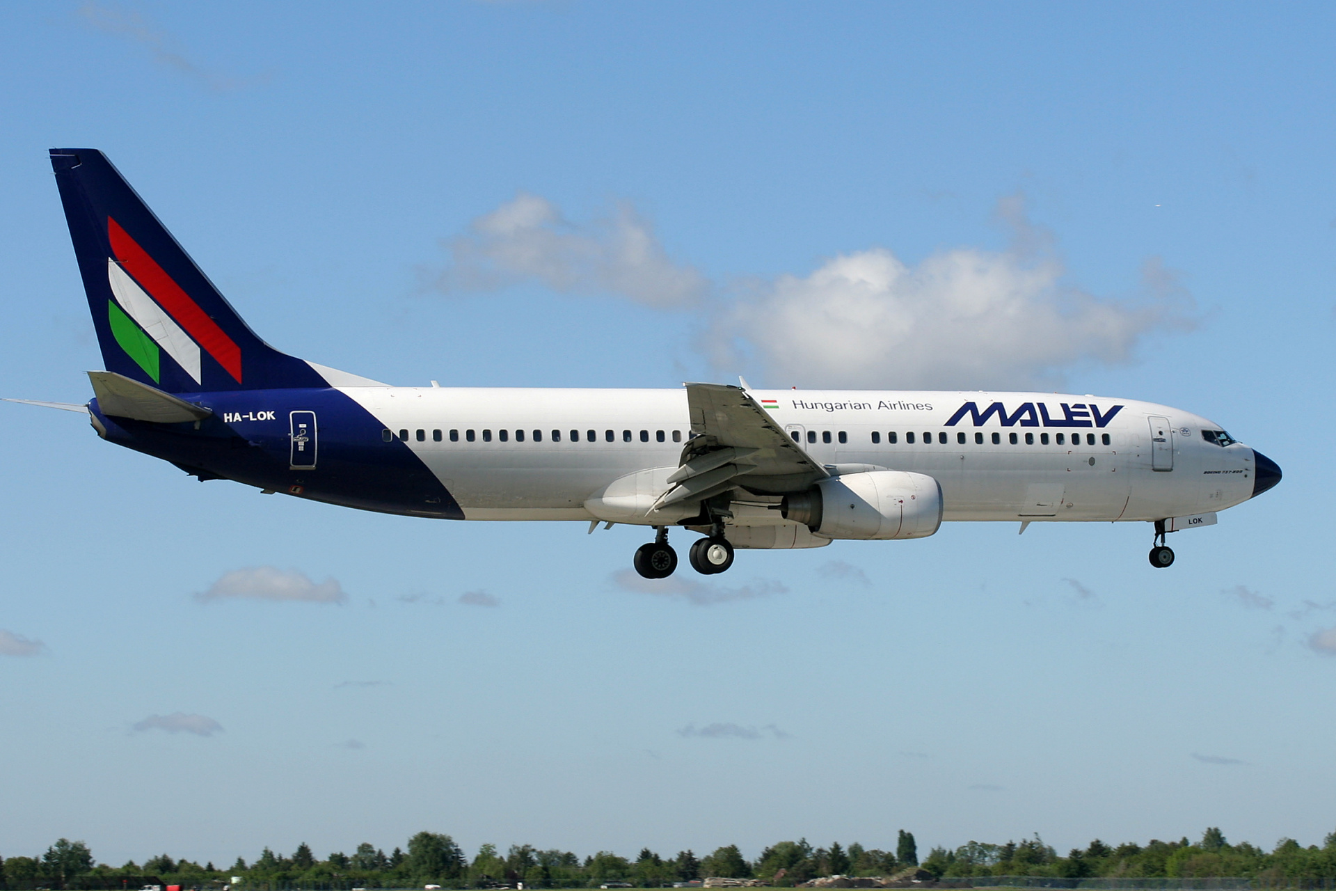 HA-LOK, Malév Hungarian Airlines (Samoloty » Spotting na EPWA » Boeing 737-800)