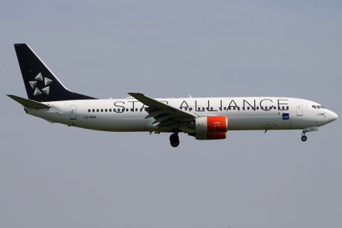 LN-RRW, SAS Scandinavian Airlines (malowanie Star Alliance)