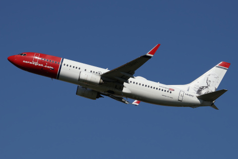 LN-DYY, Norwegian Air Shuttle (Vilhelm Bjerknes tail)