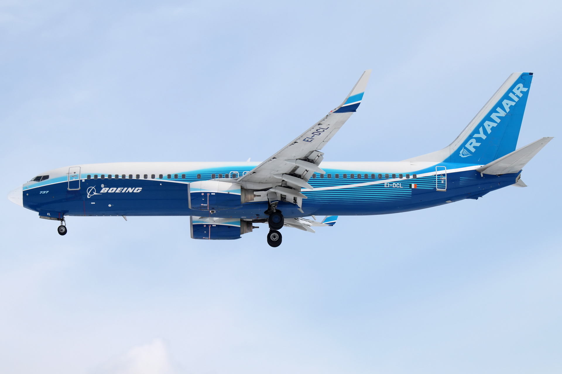 EI-DCL (malowanie dreamliner) (Samoloty » Spotting na EPWA » Boeing 737-800 » Ryanair)