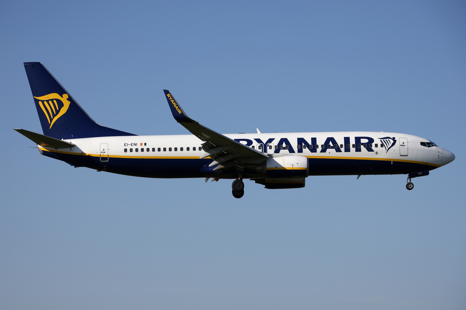 EI-ENI (Aircraft » EPWA Spotting » Boeing 737-800 » Ryanair)