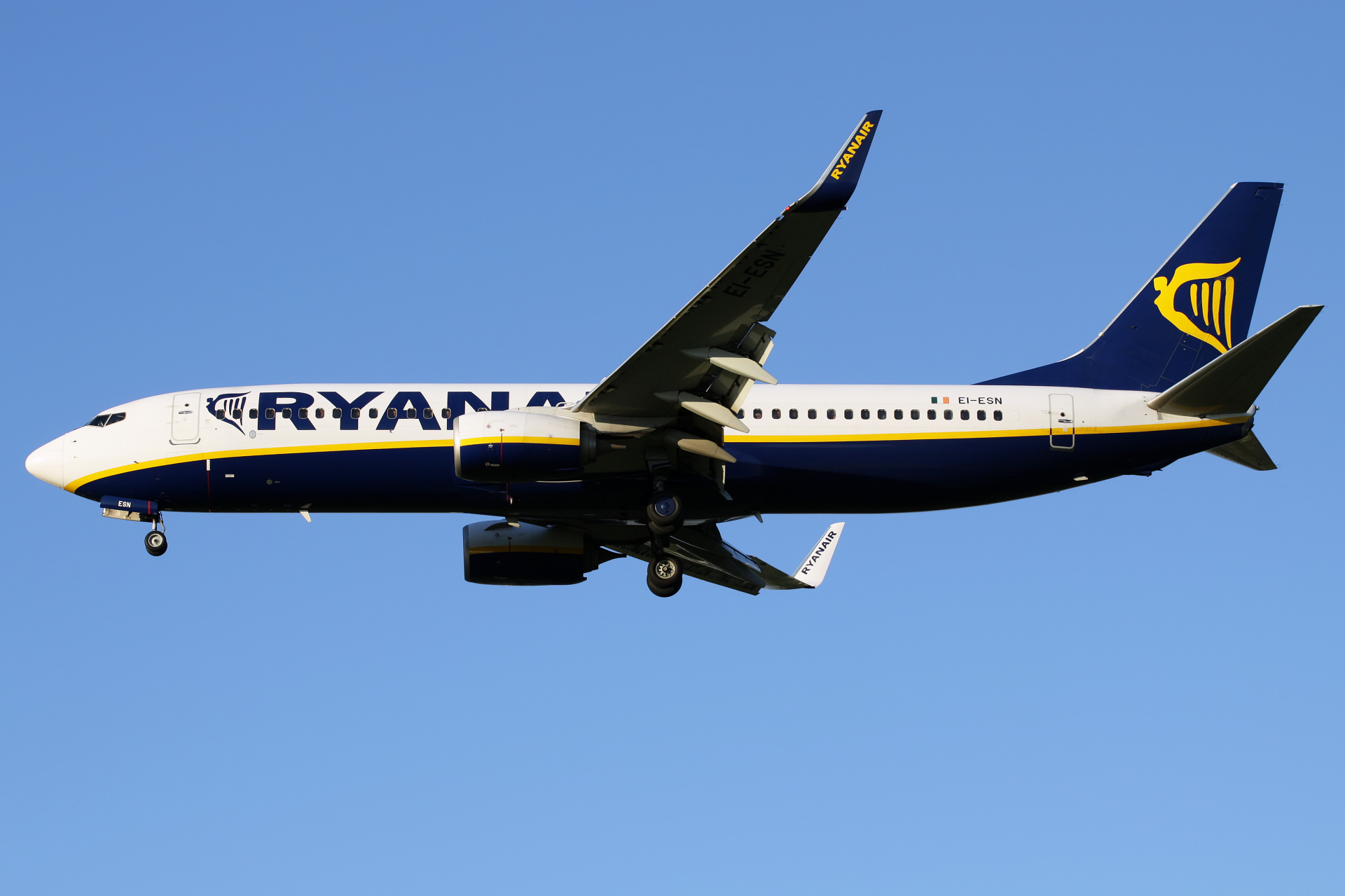 EI-ESN (Aircraft » EPWA Spotting » Boeing 737-800 » Ryanair)