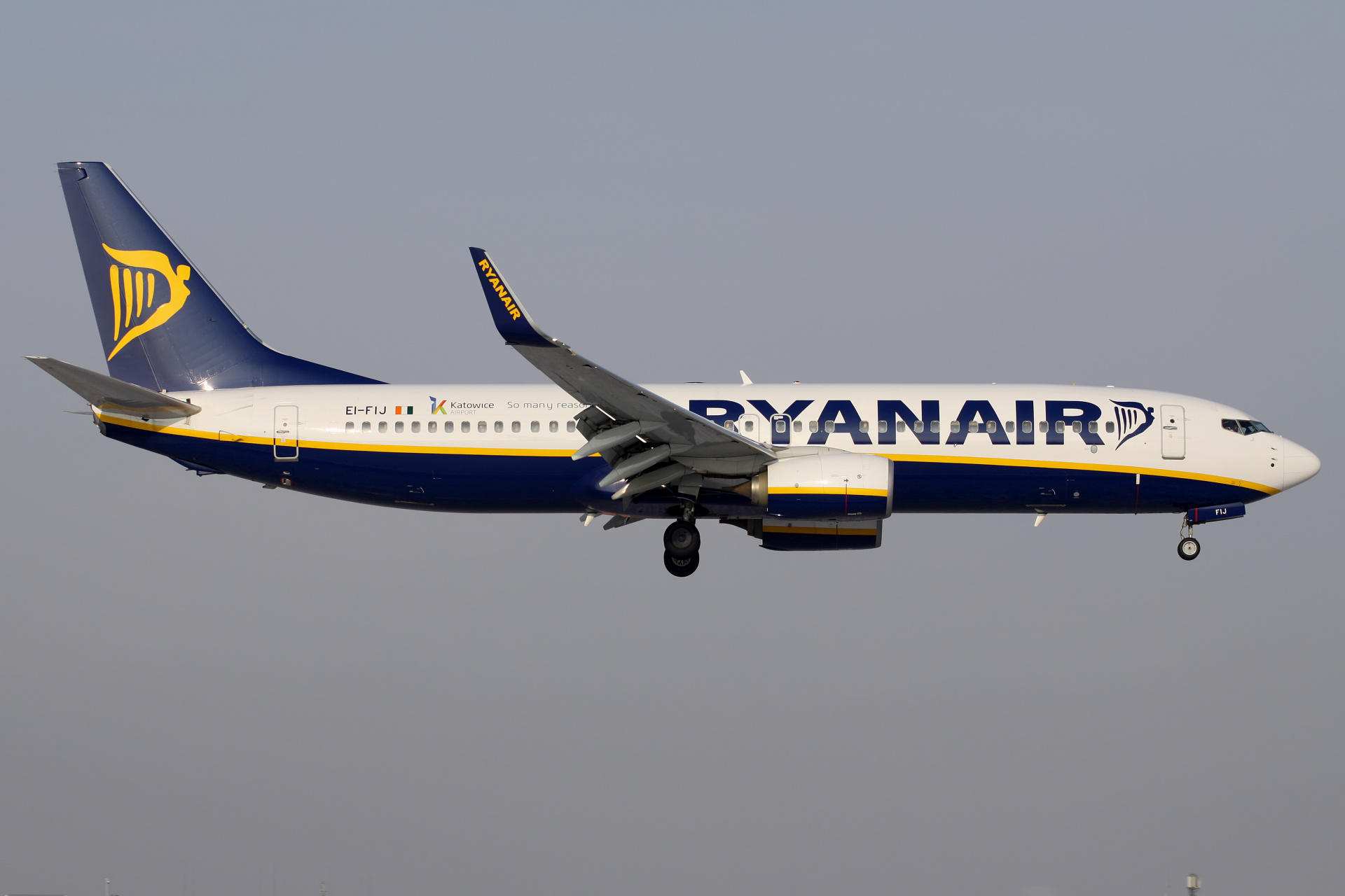 EI-FIJ (Katowice Airport sticker) (Aircraft » EPWA Spotting » Boeing 737-800 » Ryanair)
