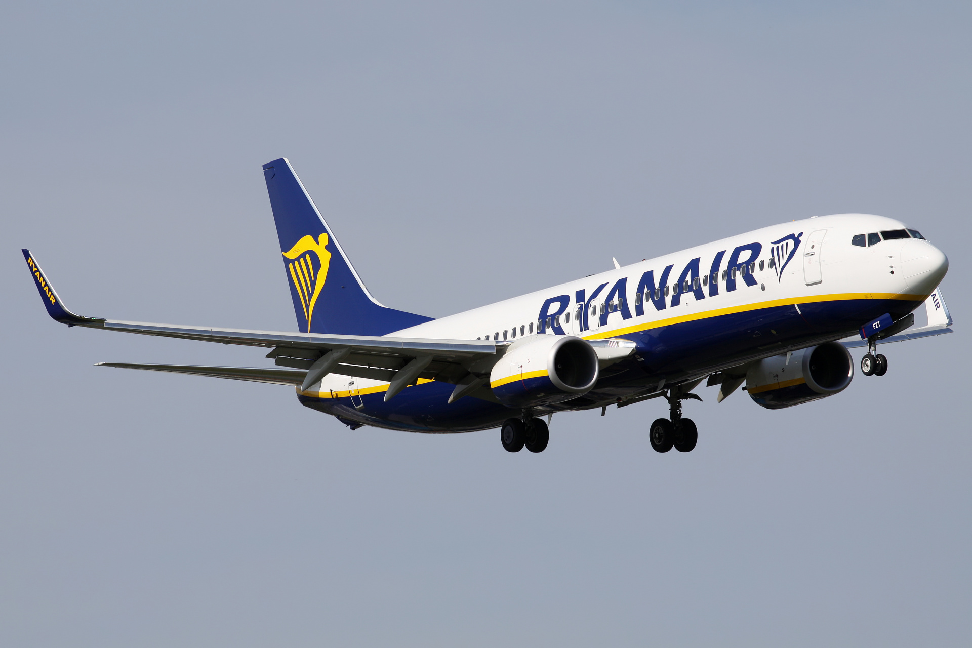 EI-FZT (Samoloty » Spotting na EPWA » Boeing 737-800 » Ryanair)