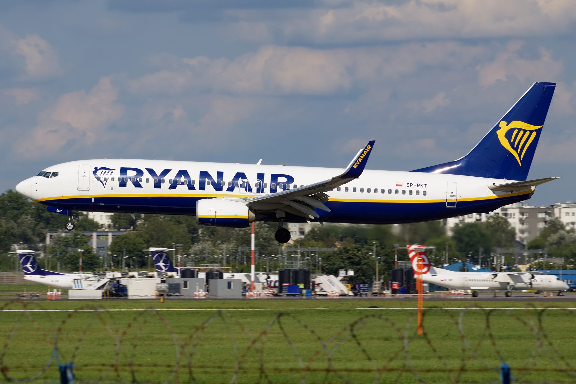SP-RKT, Ryanair Sun (Samoloty » Spotting na EPWA » Boeing 737-800 » Ryanair)