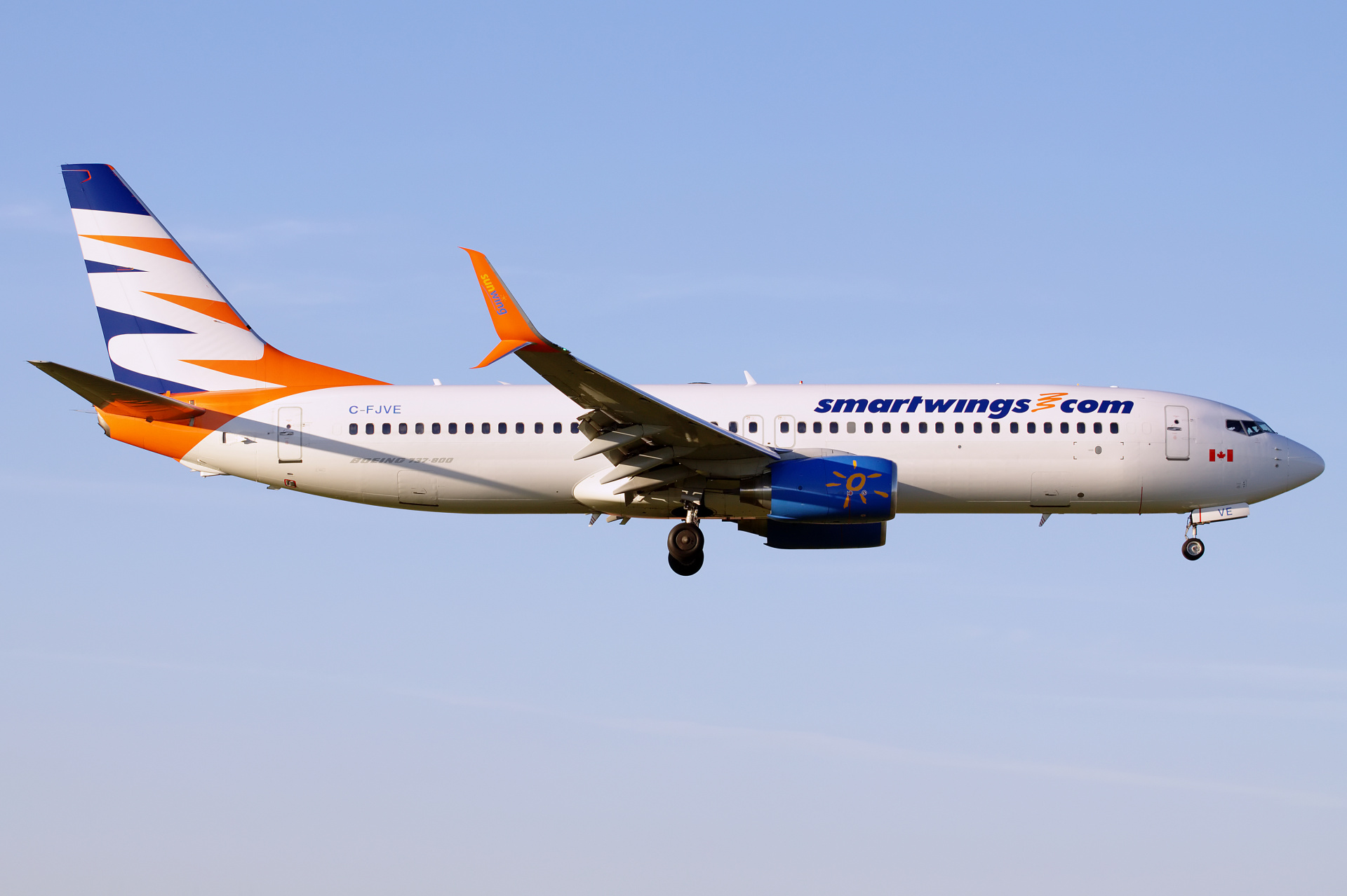 C-FJVE (Sunwing) (Aircraft » EPWA Spotting » Boeing 737-800 » SmartWings)