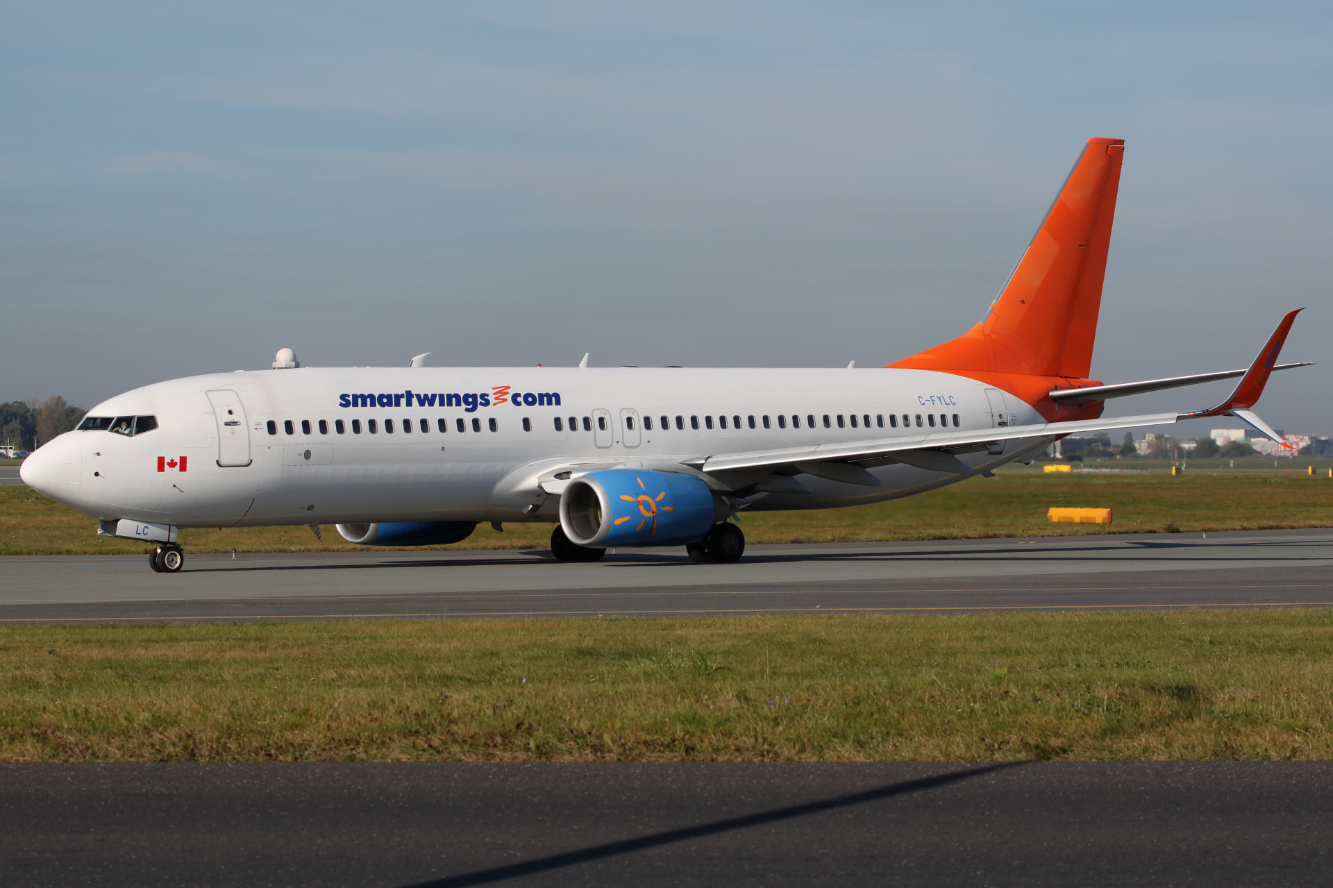 C-FYLC (częściowe malowanie, Sunwing) (Samoloty » Spotting na EPWA » Boeing 737-800 » SmartWings)