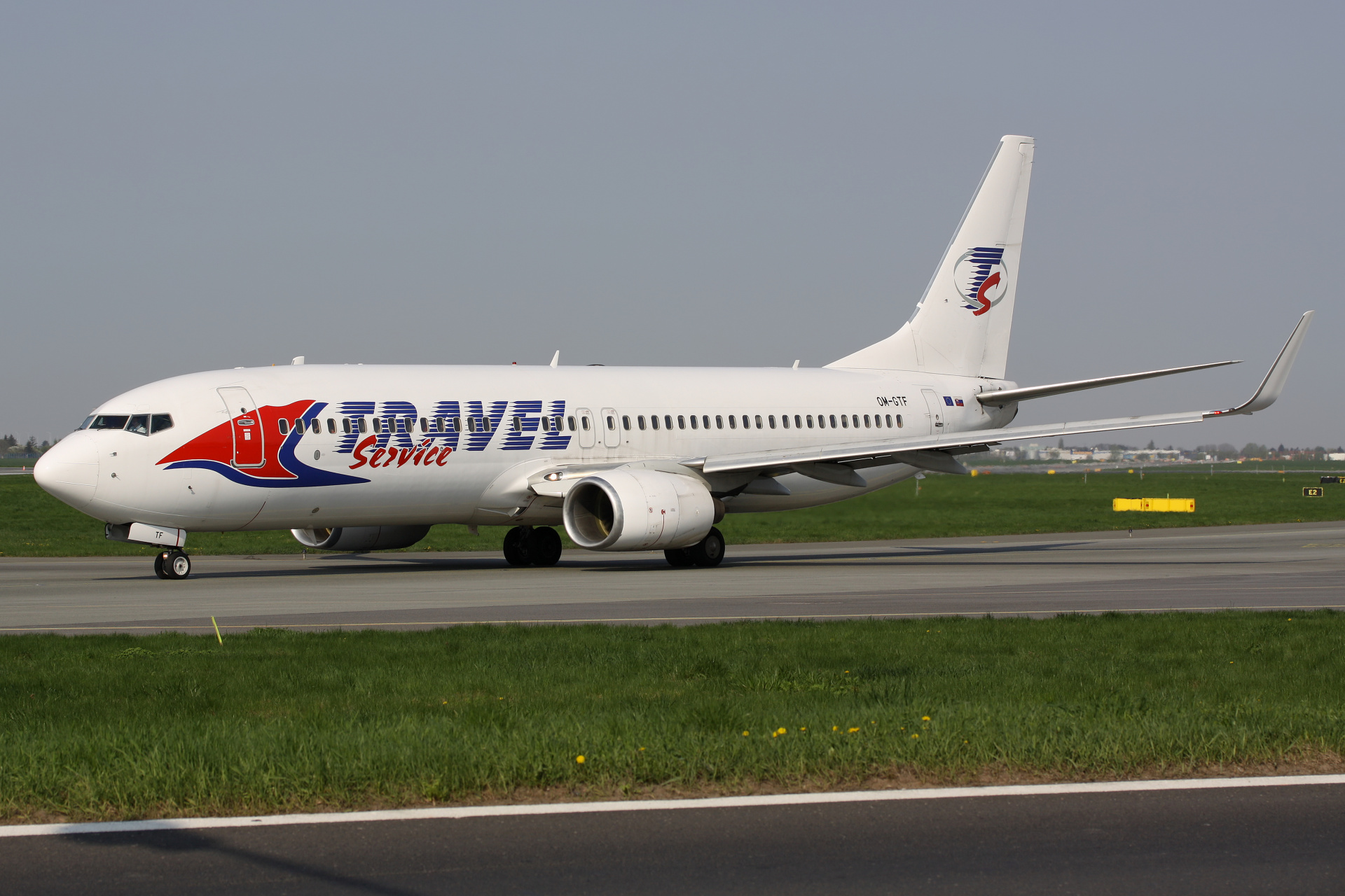 OM-GTF (Go2Sky) (Samoloty » Spotting na EPWA » Boeing 737-800 » Travel Service Airlines)