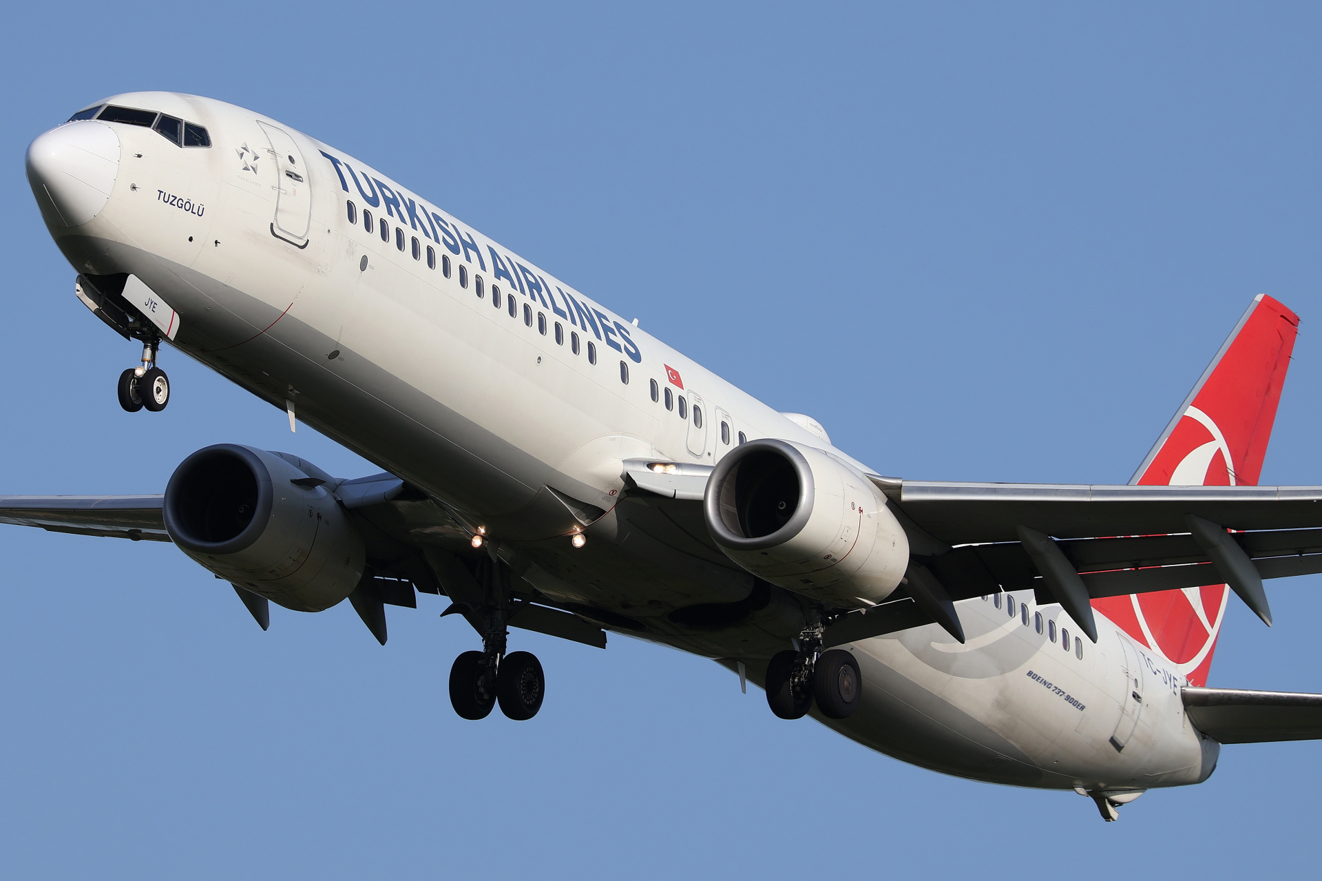 TC-JYE, THY Turkish Airlines (Samoloty » Spotting na EPWA » Boeing 737-900)