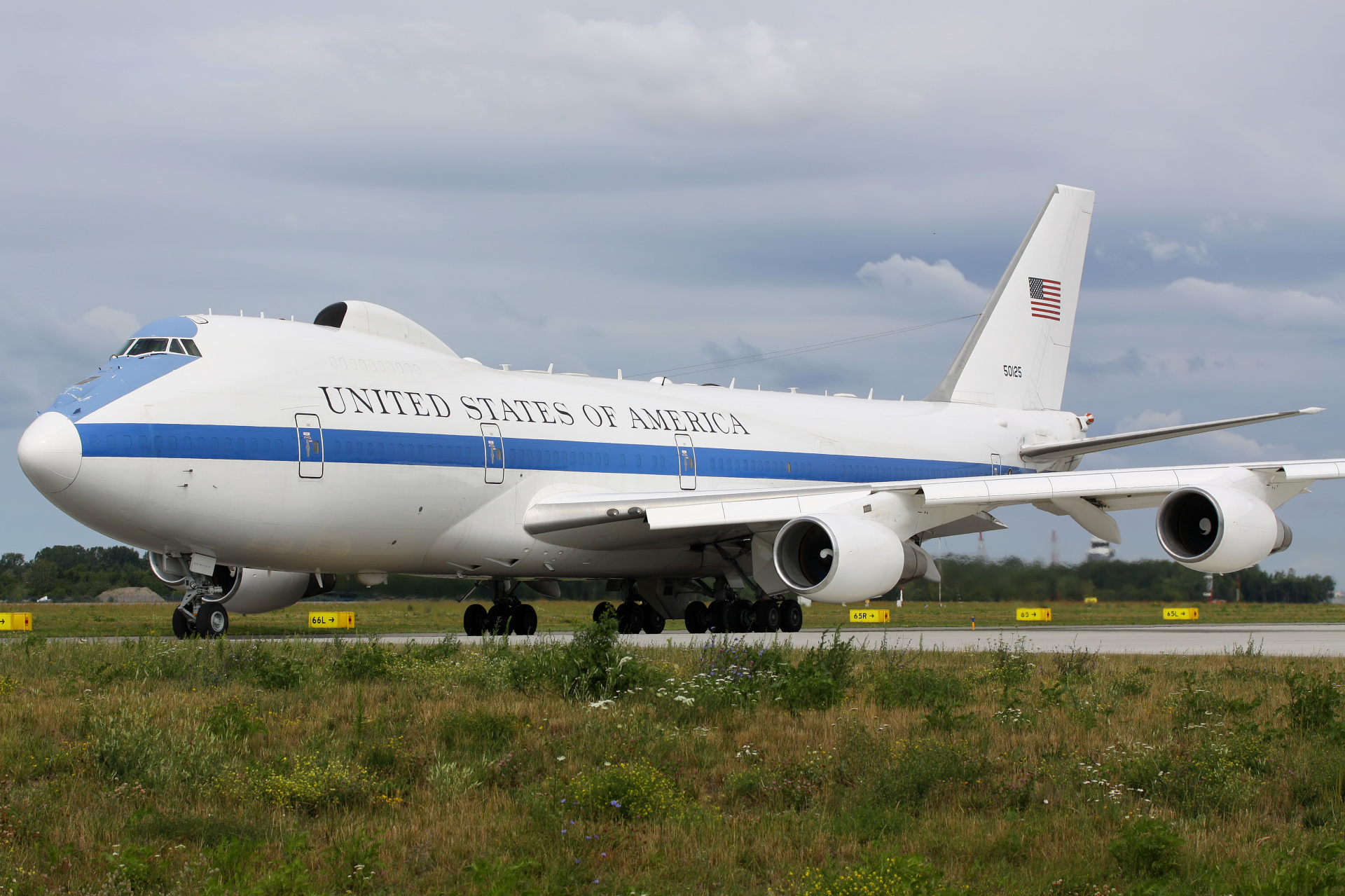 75-0125, U.S. Air Force (Aircraft » EPWA Spotting » Boeing 747-200 » E-4B)