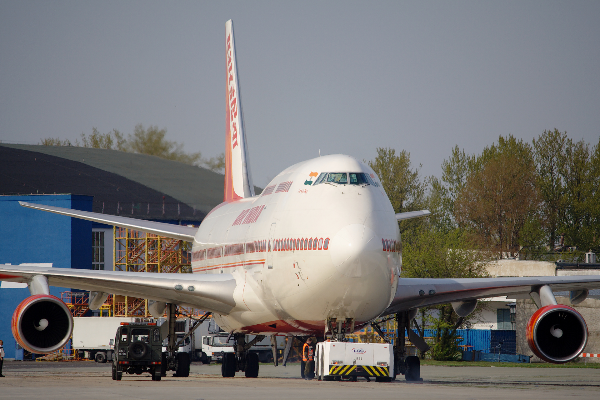 VT-ESN, Air India (Aircraft » EPWA Spotting » Boeing 747-400)