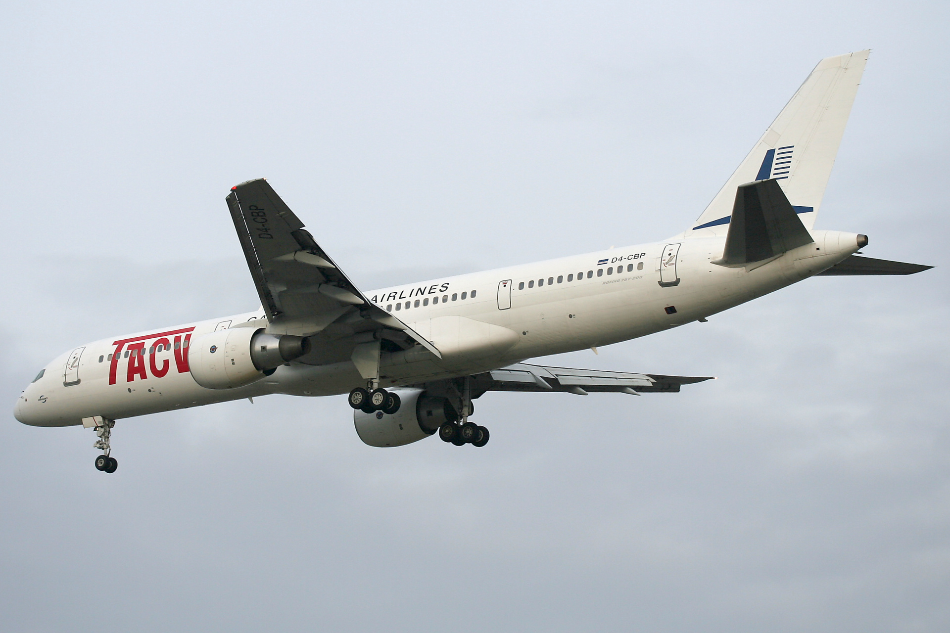 D4-CBP, TACV Cabo Verde Airlines (Samoloty » Spotting na EPWA » Boeing 757-200)