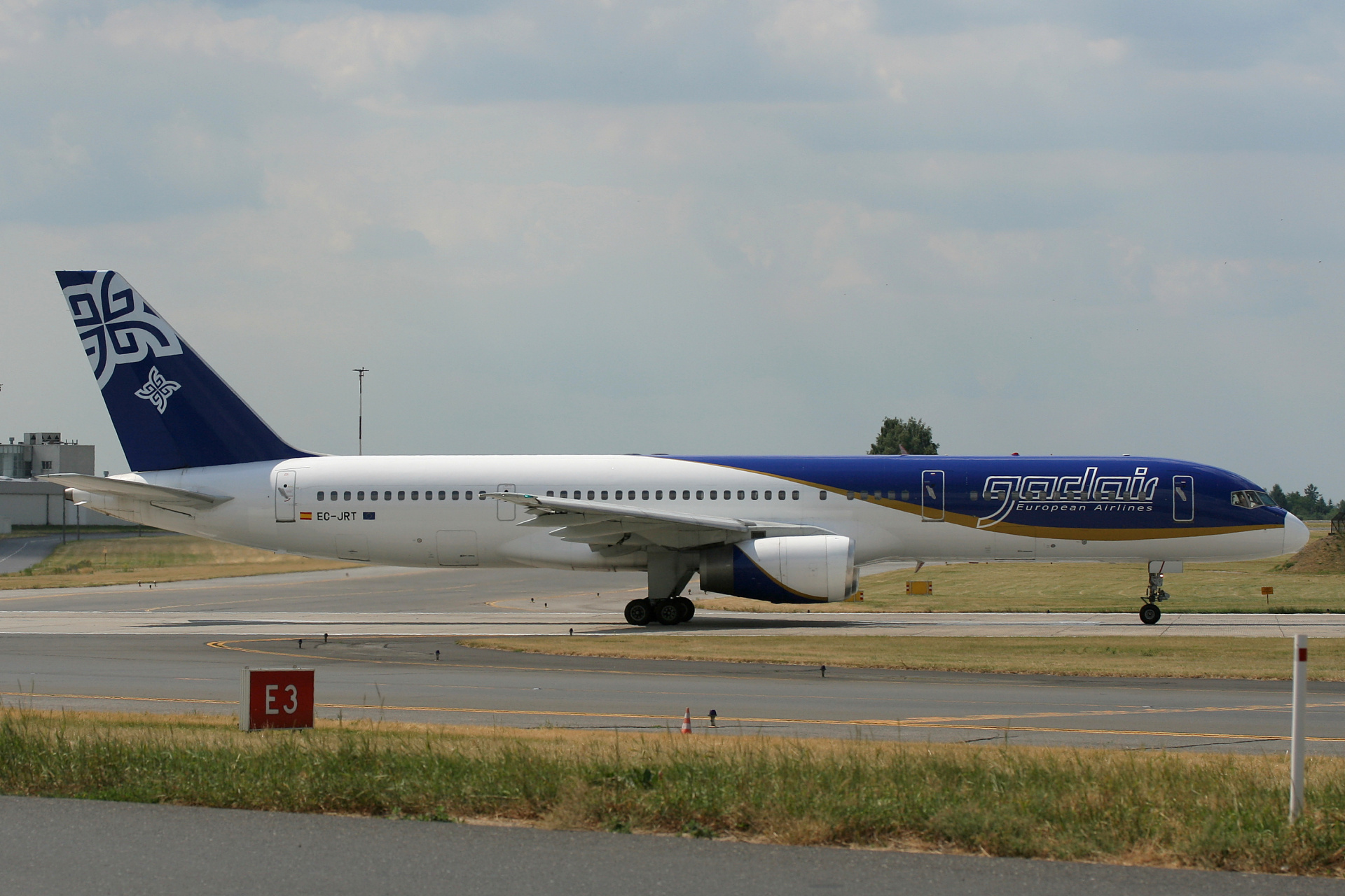 EC-JRT, Gadair European Airlines (Aircraft » EPWA Spotting » Boeing 757-200)