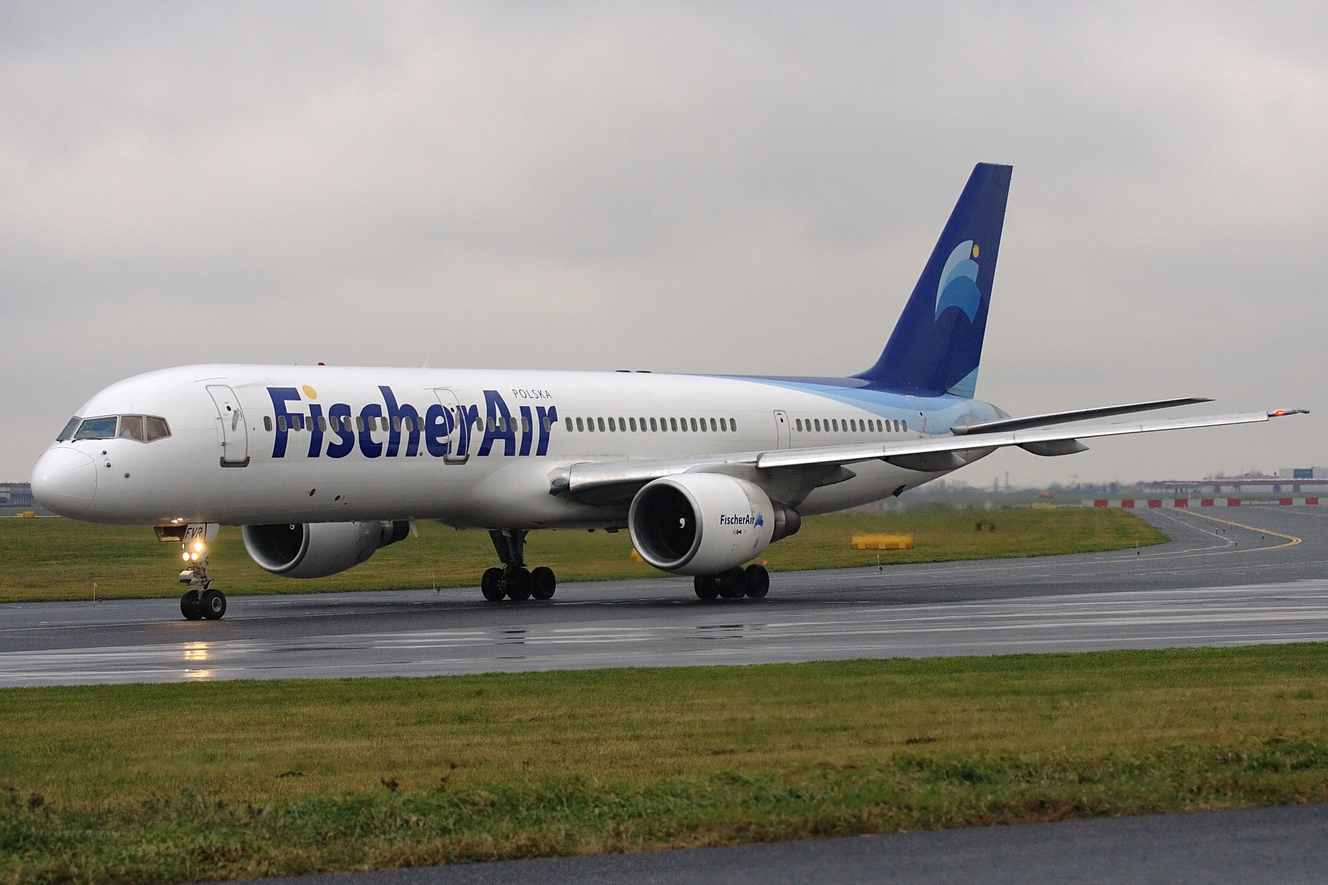 SP-FVR, Fischer Air Polska (Samoloty » Spotting na EPWA » Boeing 757-200)
