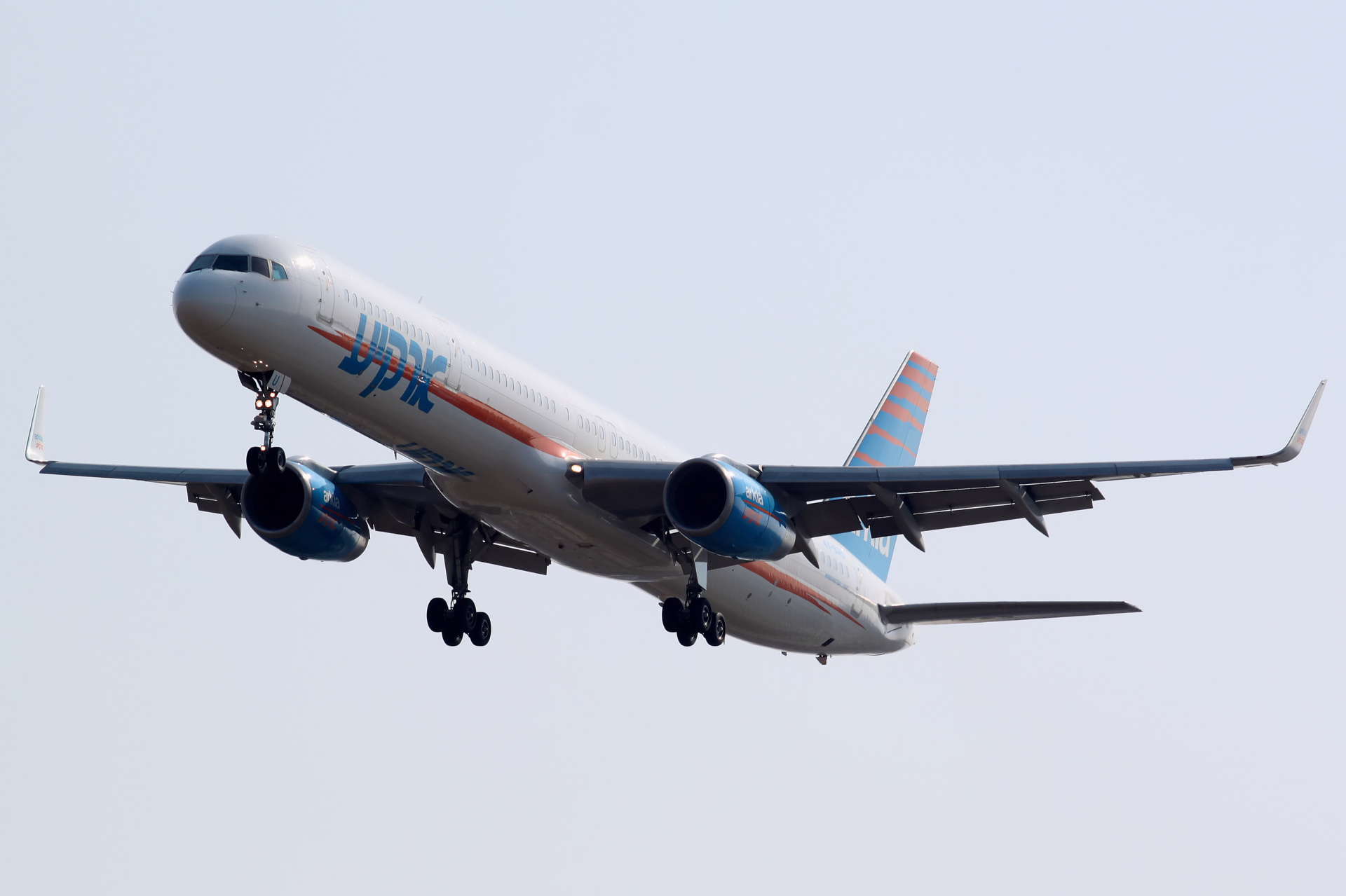 4X-BAU, Arkia Israeli Airlines (Samoloty » Spotting na EPWA » Boeing 757-300)