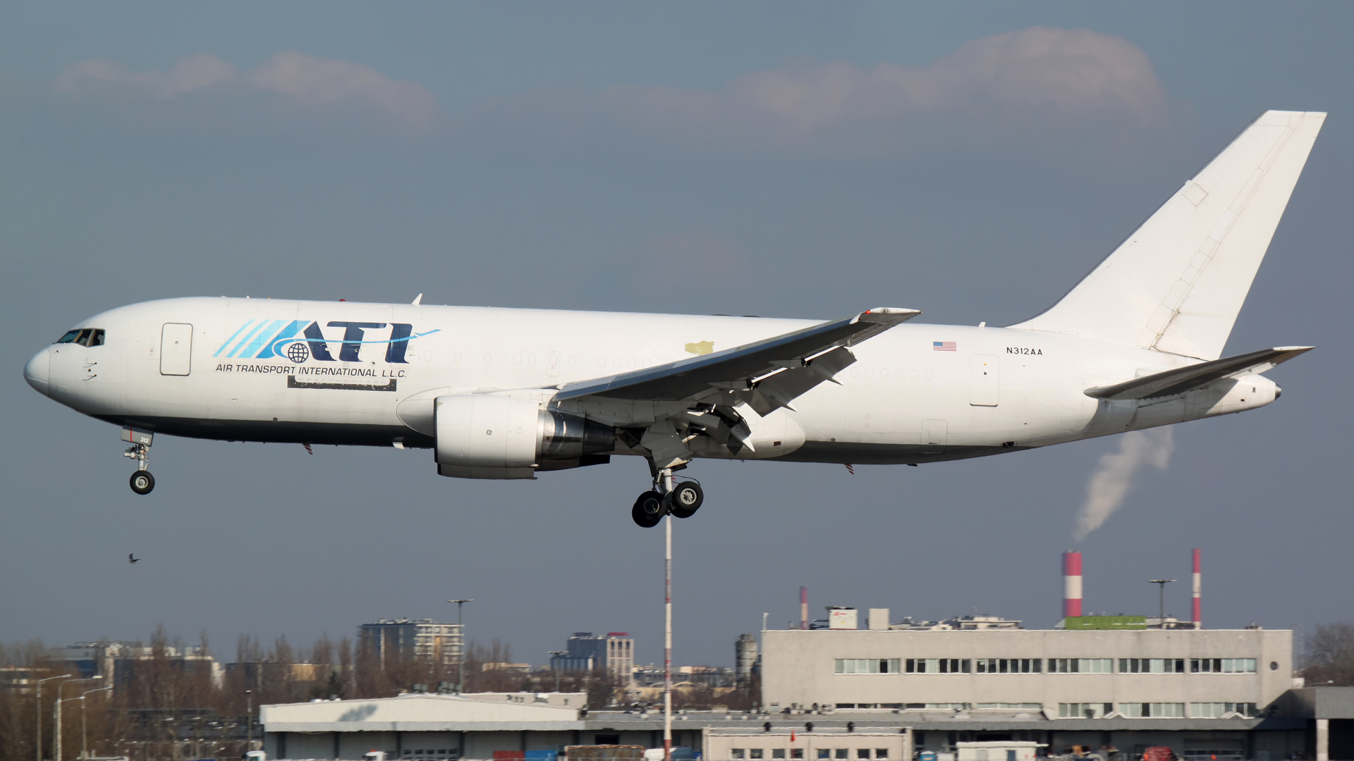 BDSF, N312AA, Air Transport International (Samoloty » Spotting na EPWA » Boeing 767-200SF)
