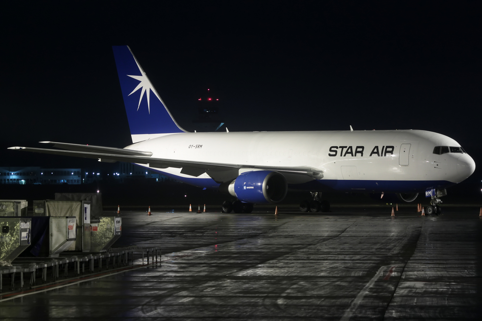 BDSF, OY-SRM, Maersk Star Air Freighter (Samoloty » Spotting na EPWA » Boeing 767-200SF)