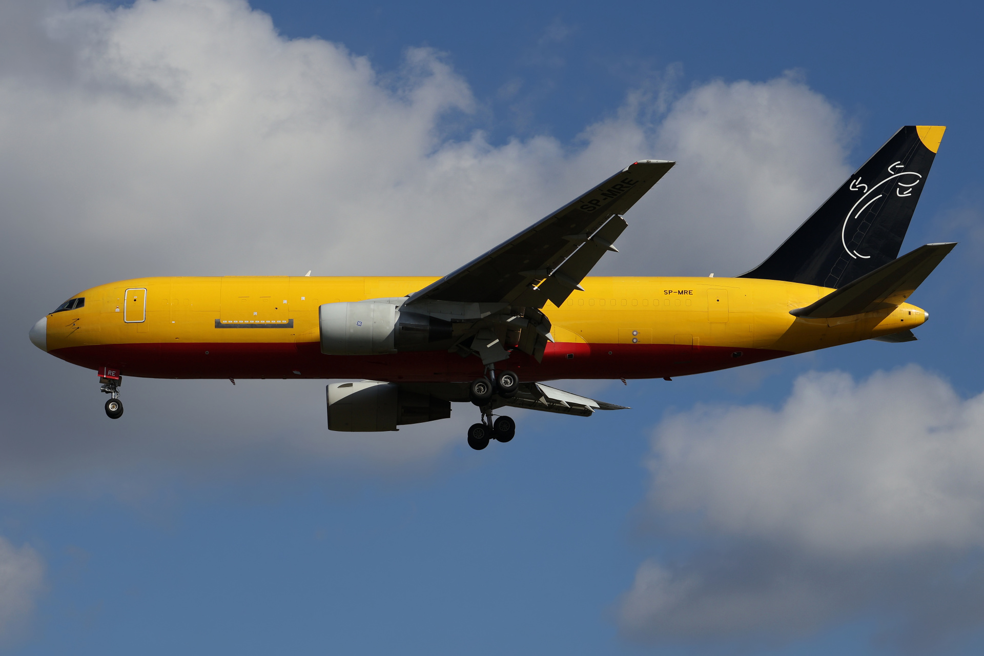 BDSF, SP-MRE, SkyTaxi (Samoloty » Spotting na EPWA » Boeing 767-200SF)